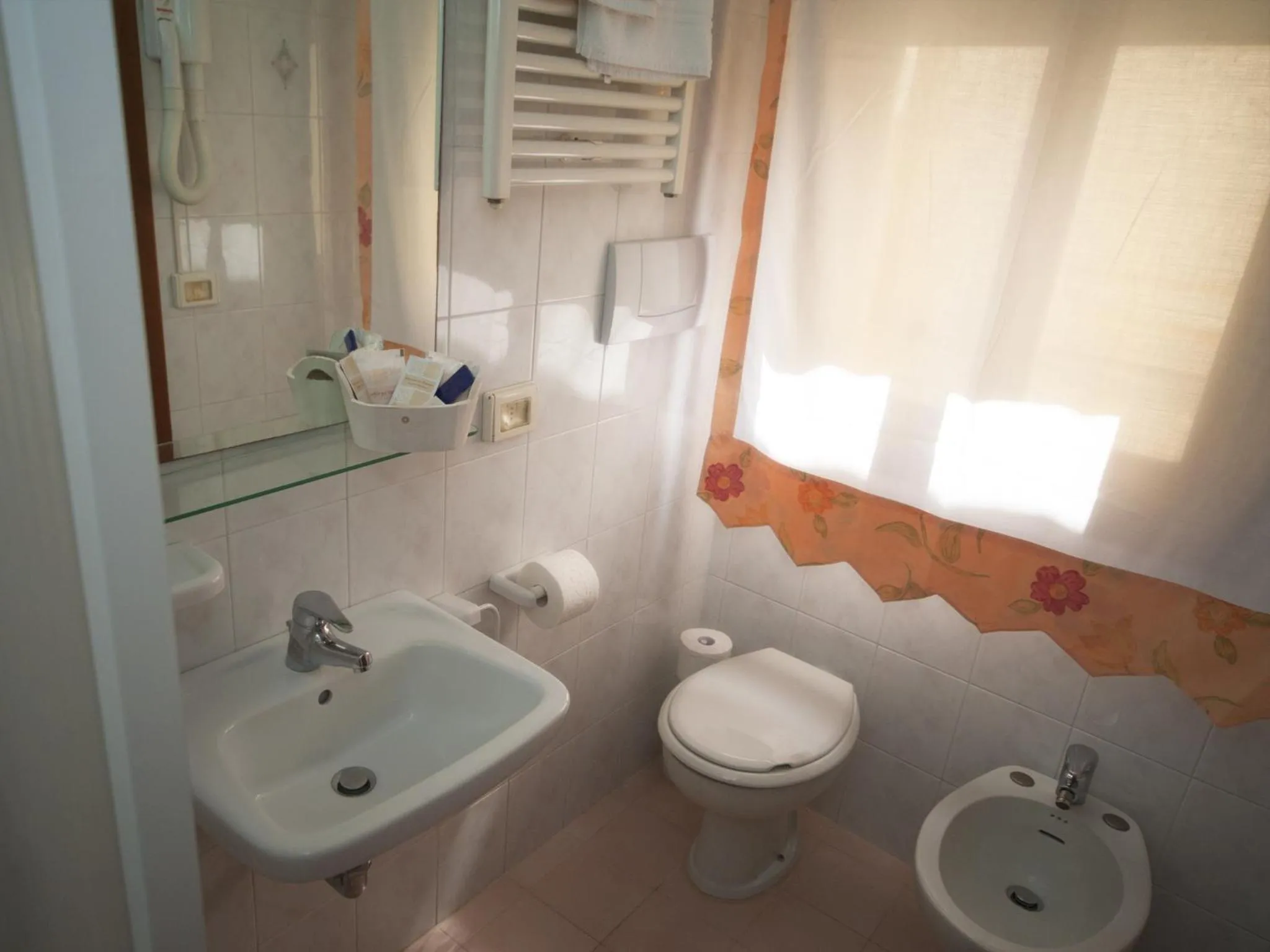 Shower in Hotel del Mar