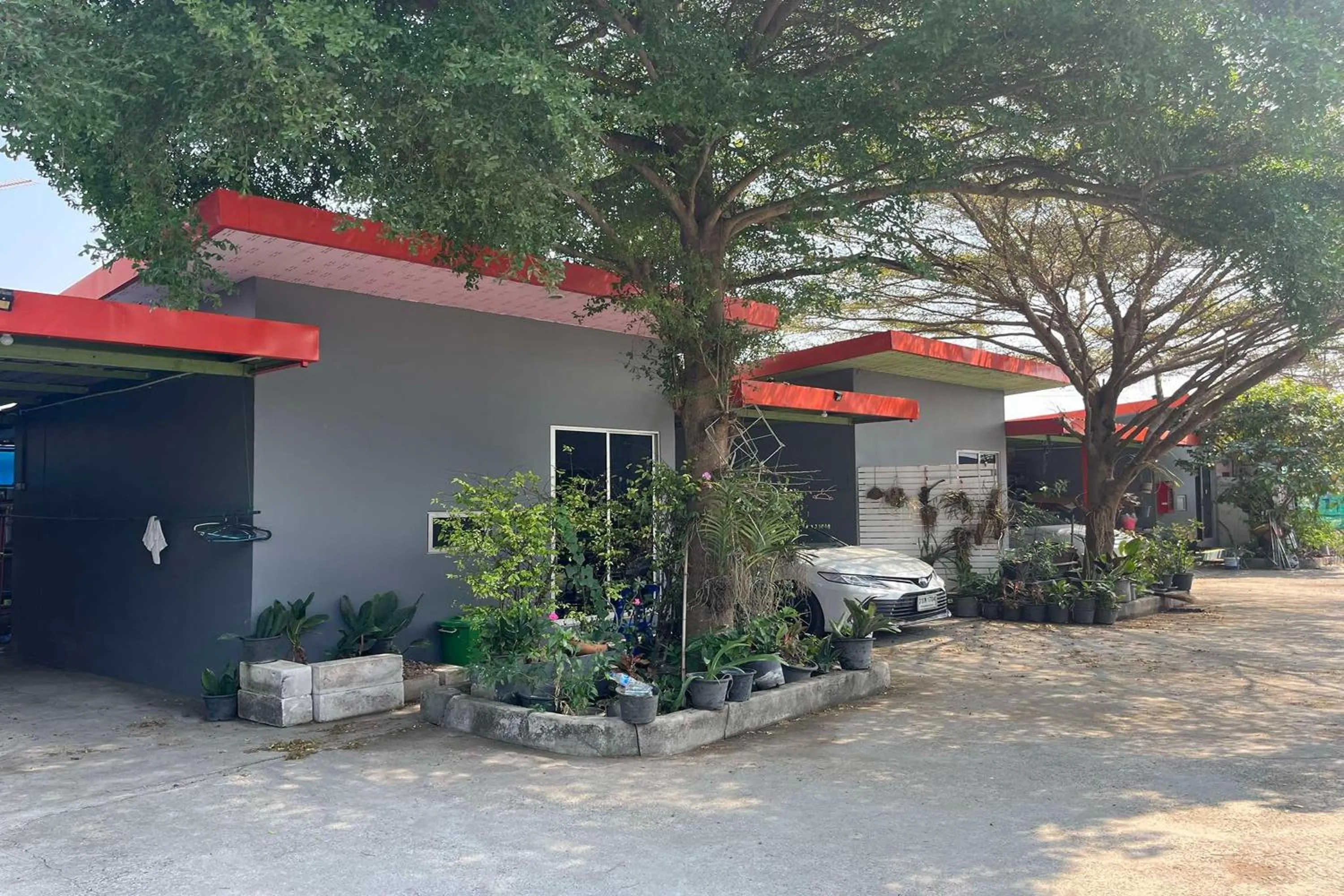 Property building in Ruai Thong Pong Pai Resort