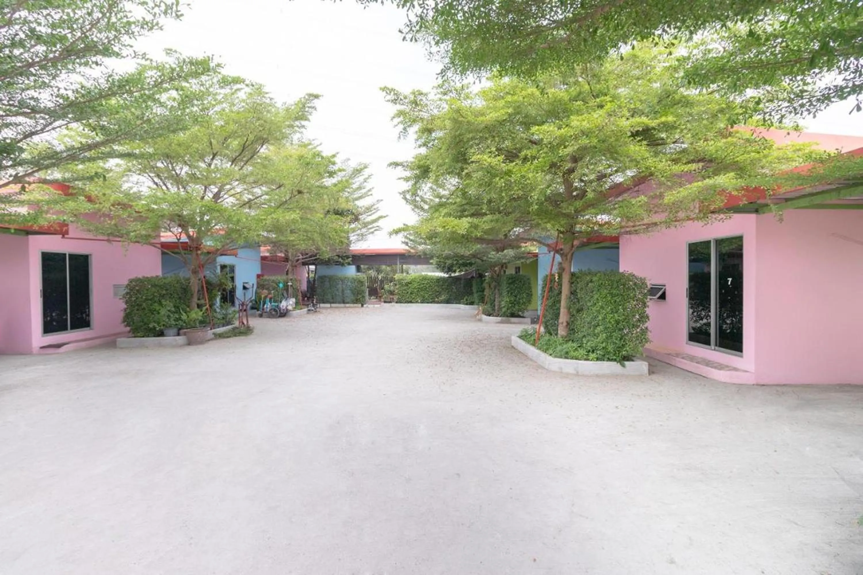 Property building in Ruai Thong Pong Pai Resort