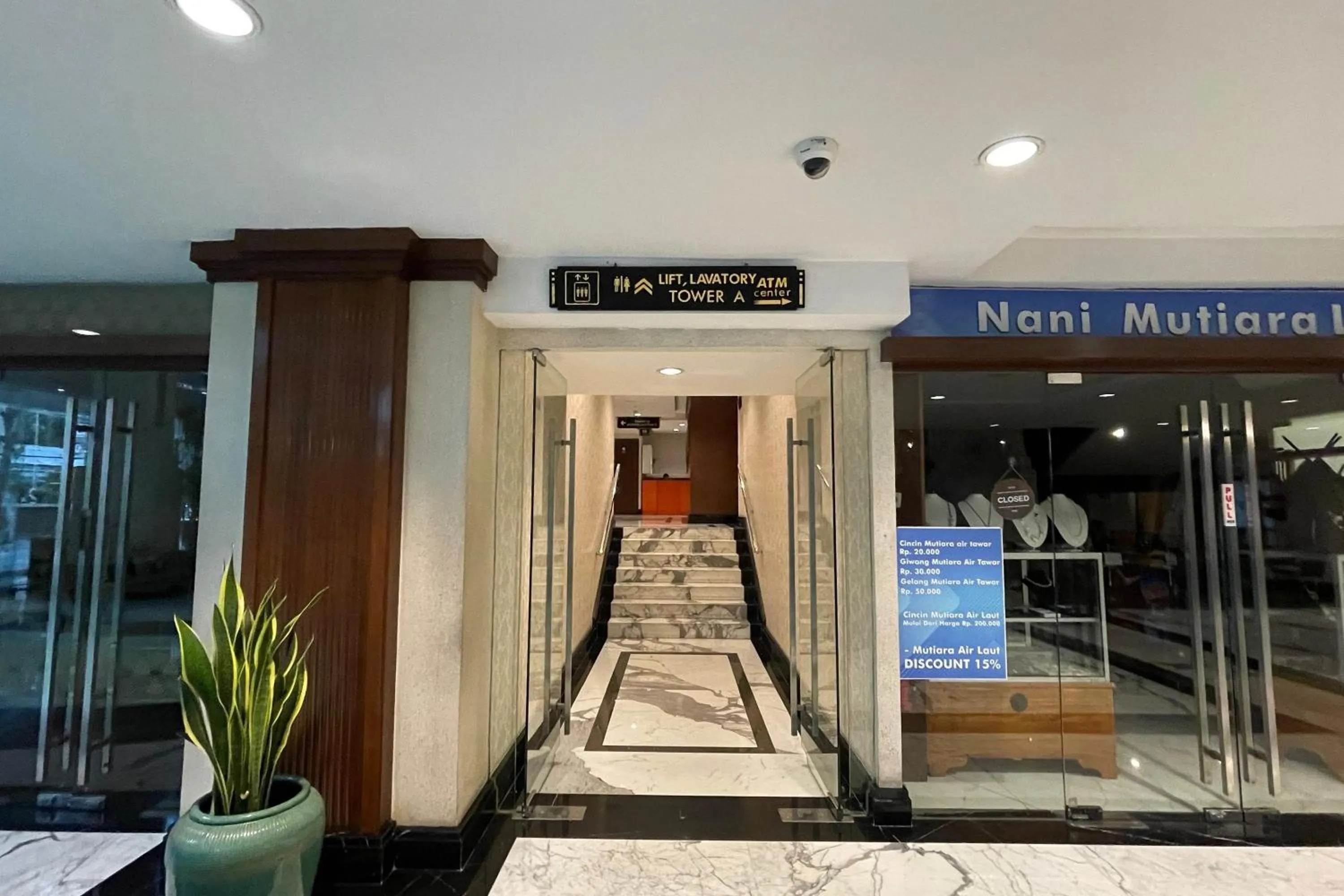 Area and facilities in eL ROYALE by Farizi Rooms