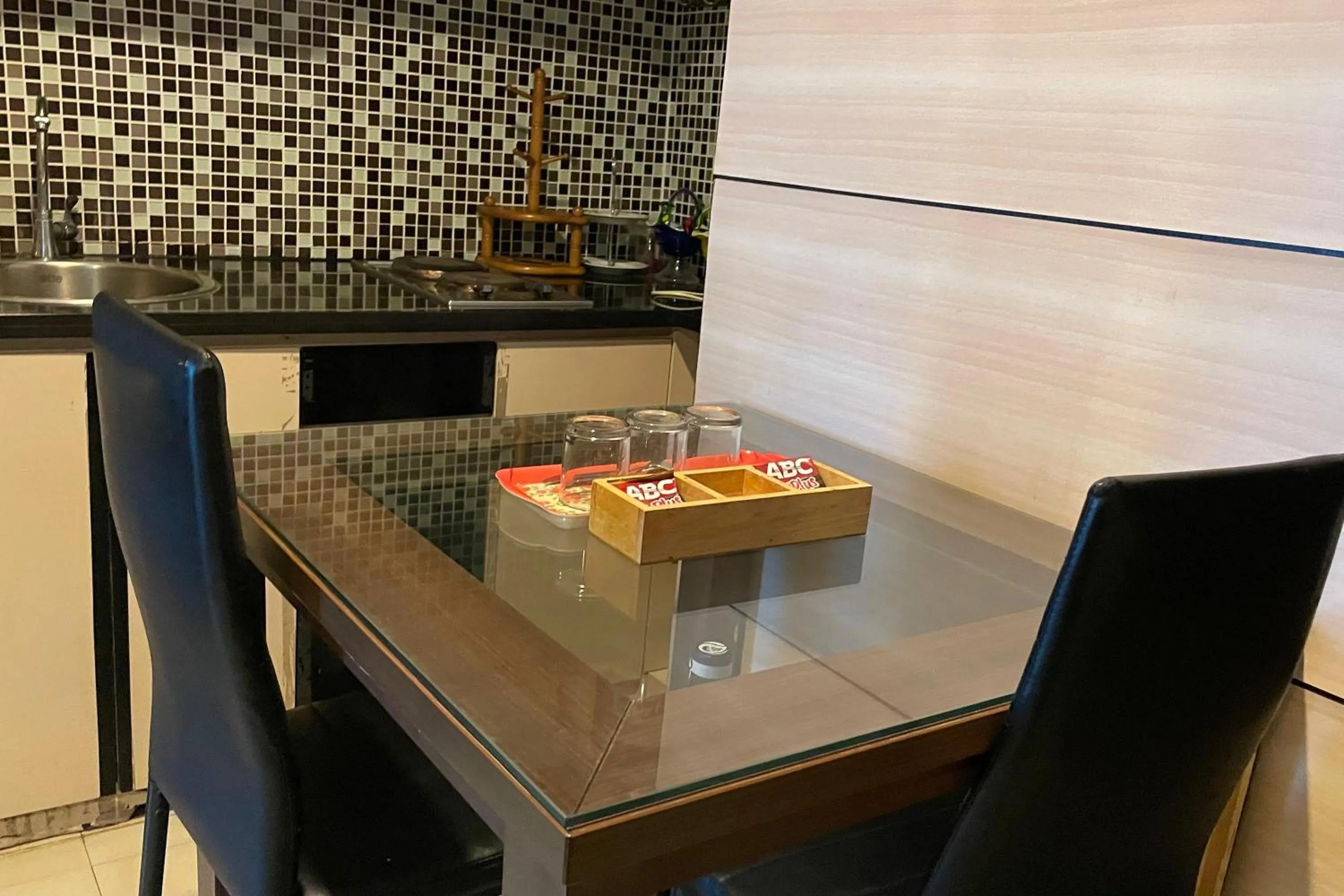 Area and facilities in eL ROYALE by Farizi Rooms