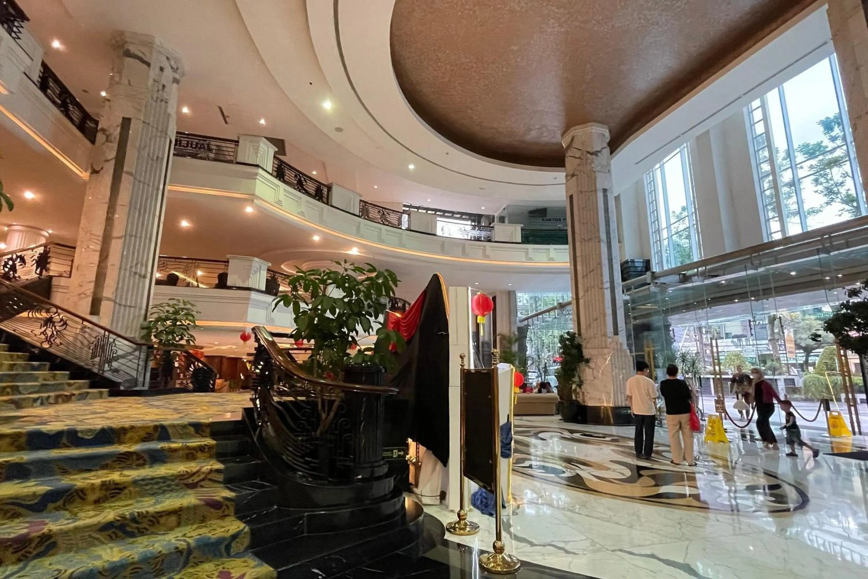 Lobby or reception in eL ROYALE by Farizi Rooms