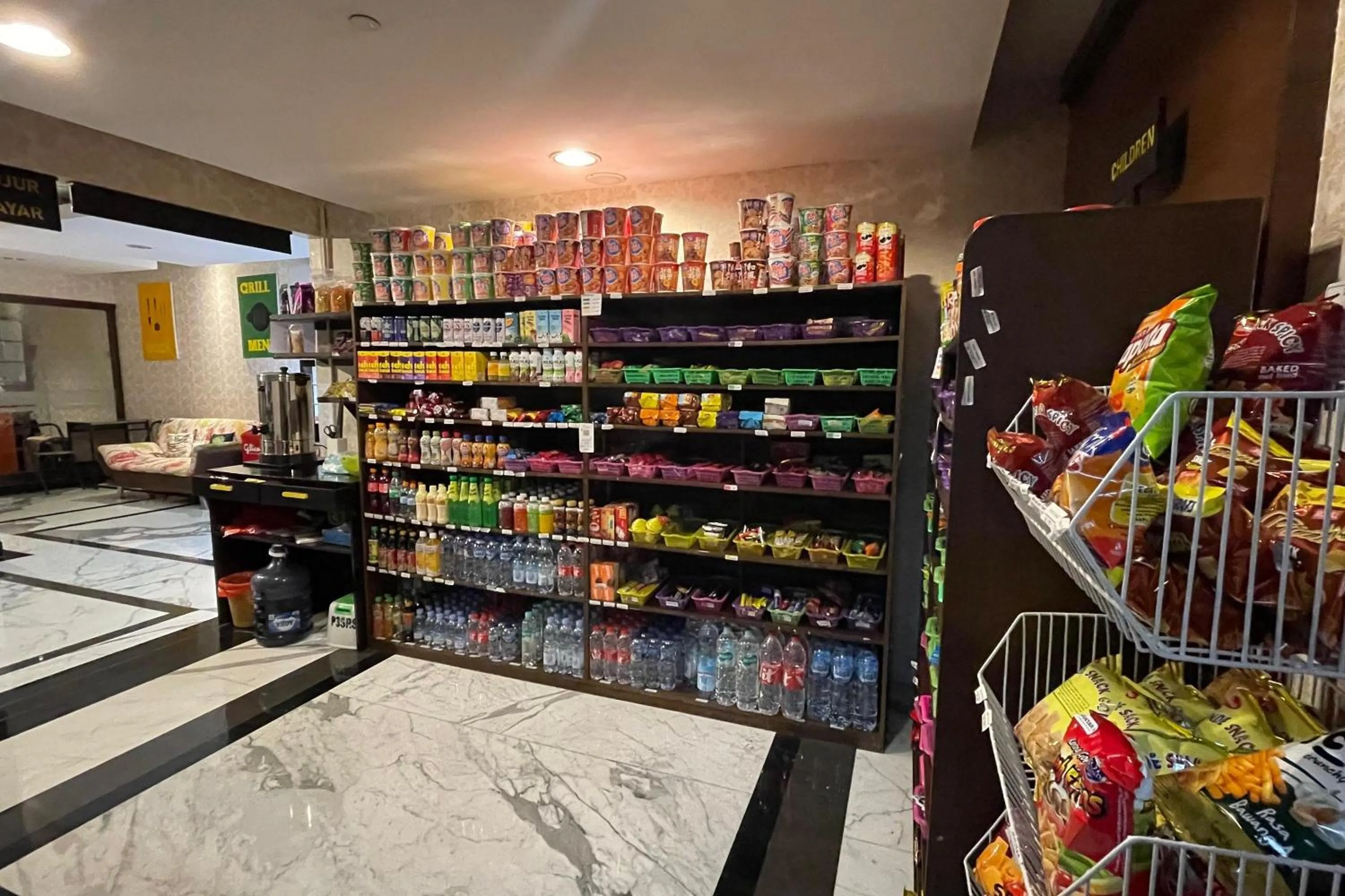 Area and facilities in eL ROYALE by Farizi Rooms