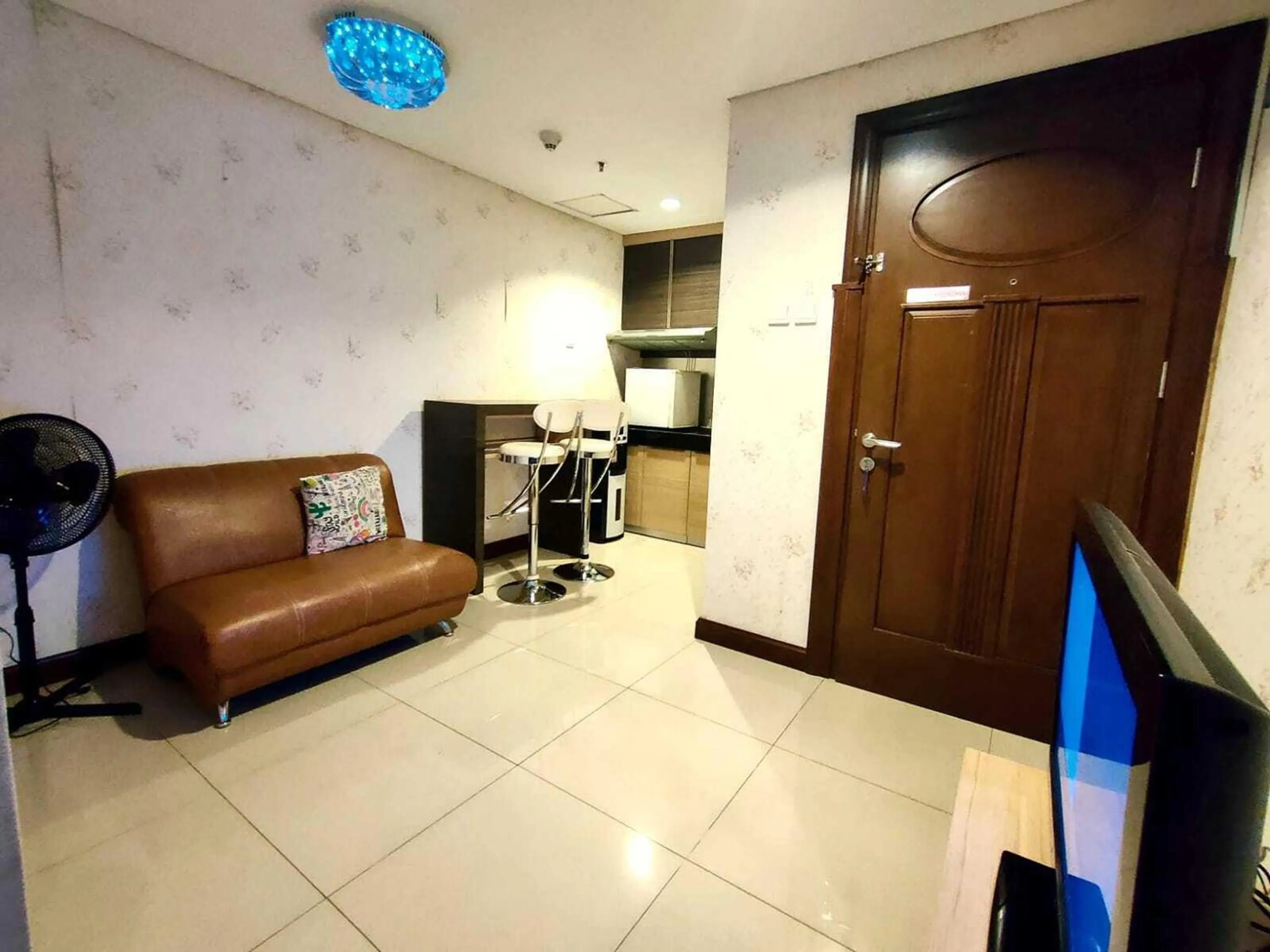 Seating area in eL ROYALE by Farizi Rooms