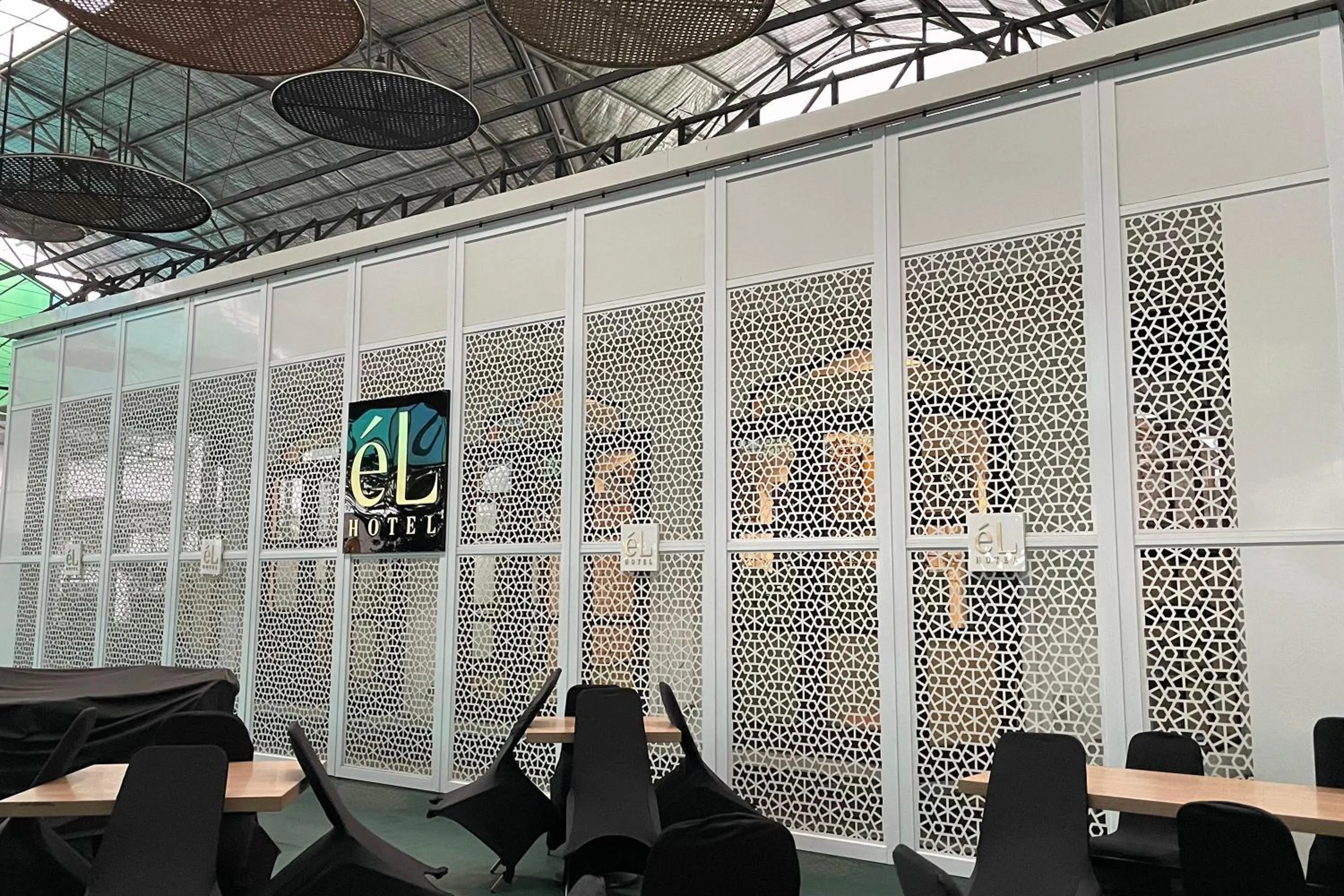 Area and facilities in eL ROYALE by Farizi Rooms