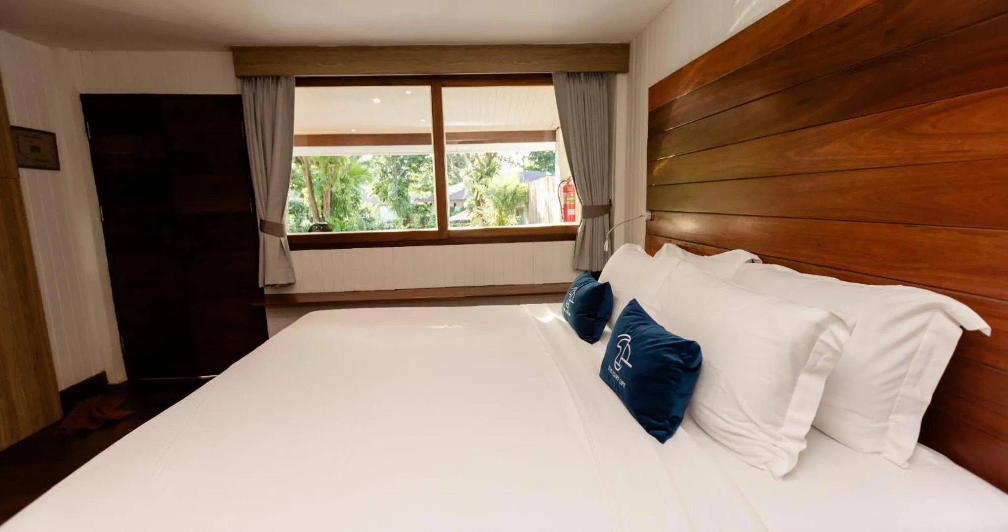 Bed in The Cliff Lipe