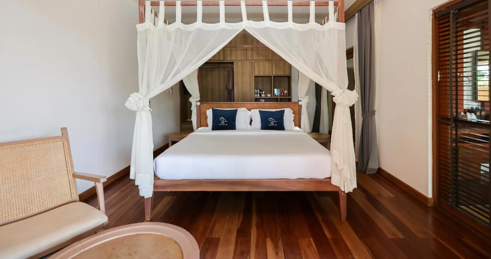 Bed in The Cliff Lipe