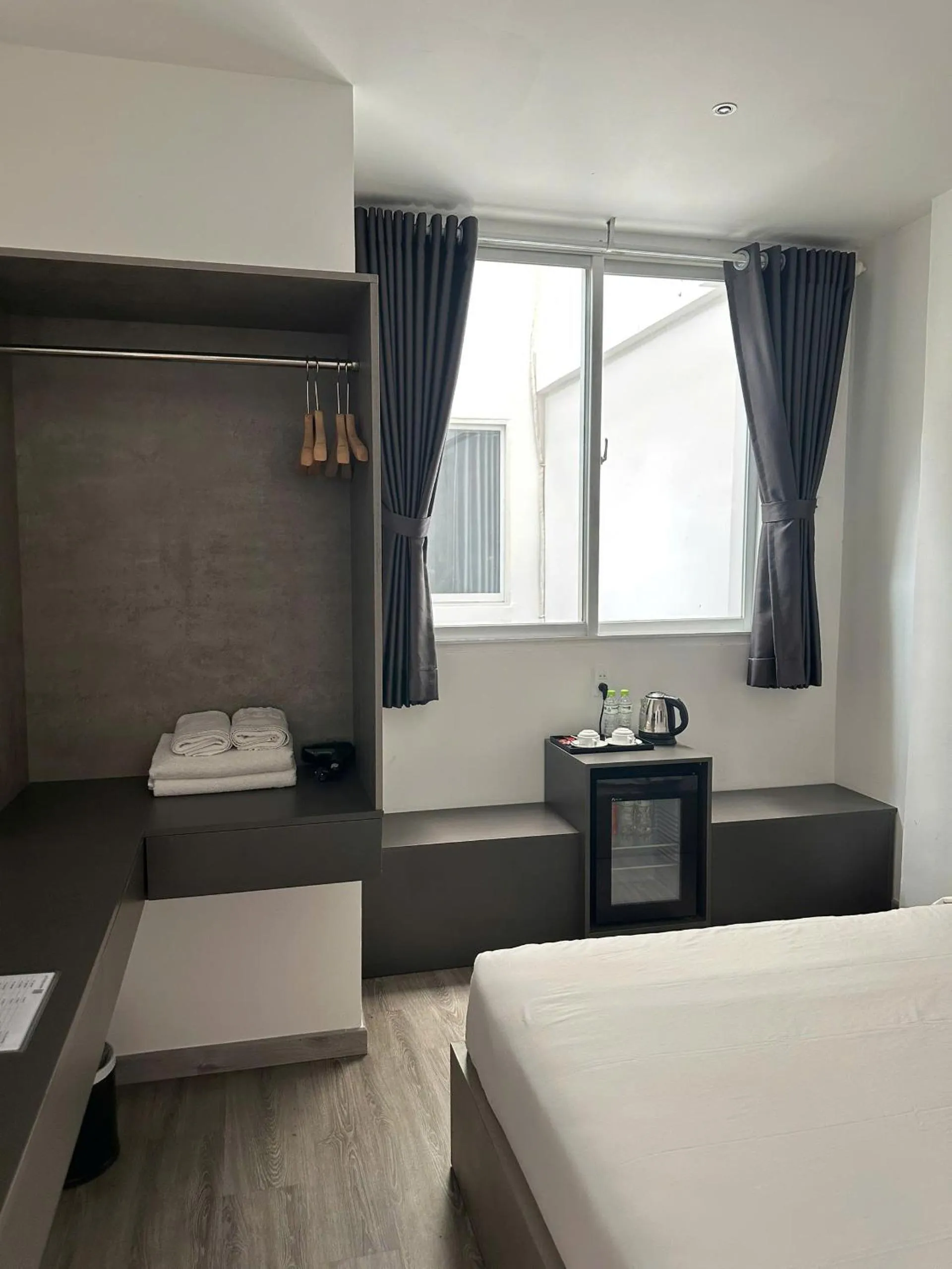 wardrobe, Bed in Nicecy Hotel - 218 Le Thanh Ton Street