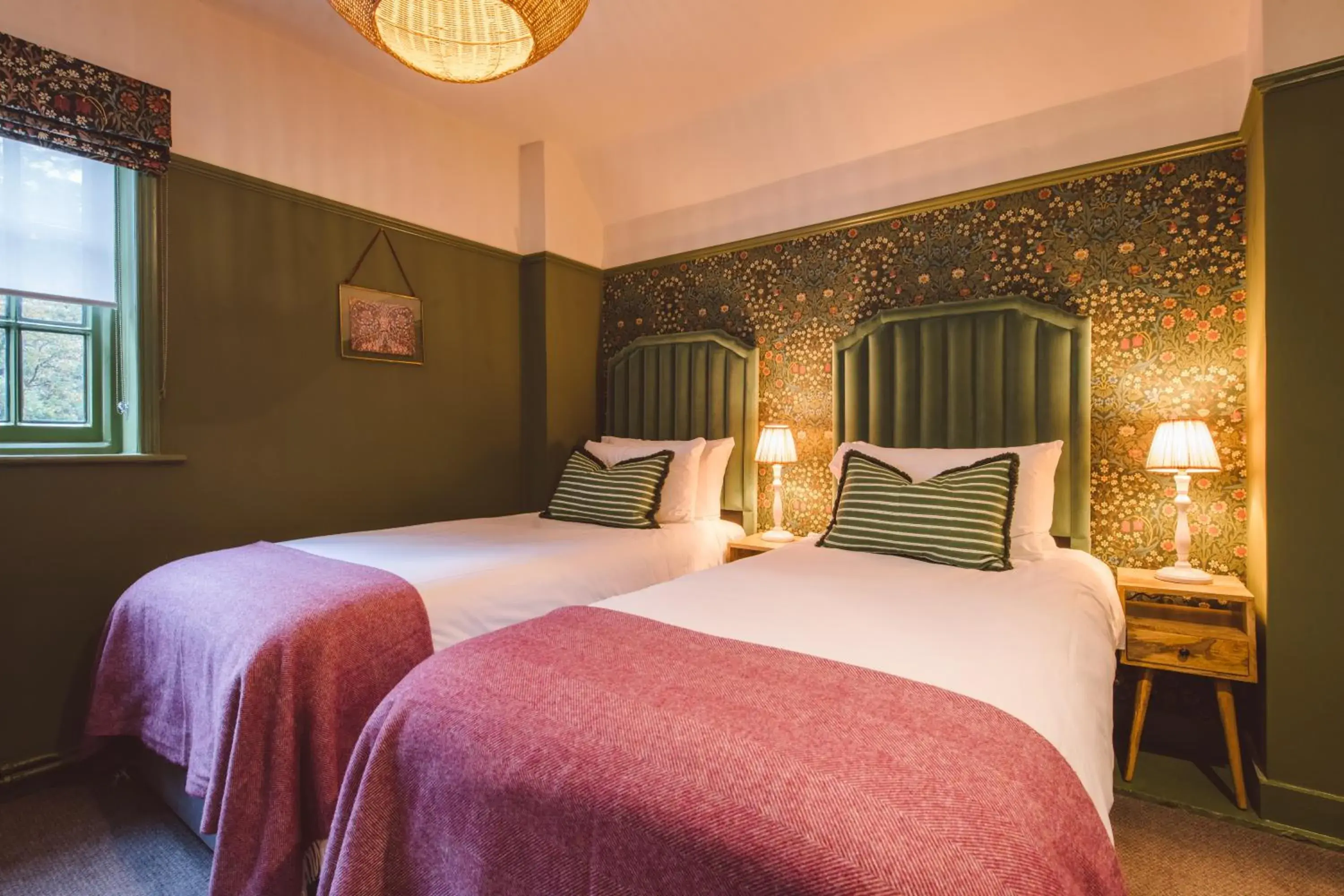 Comfy Twin Room in Bel And The Dragon-Churt Comfy Twin Room in Bel And The Dragon-Churt