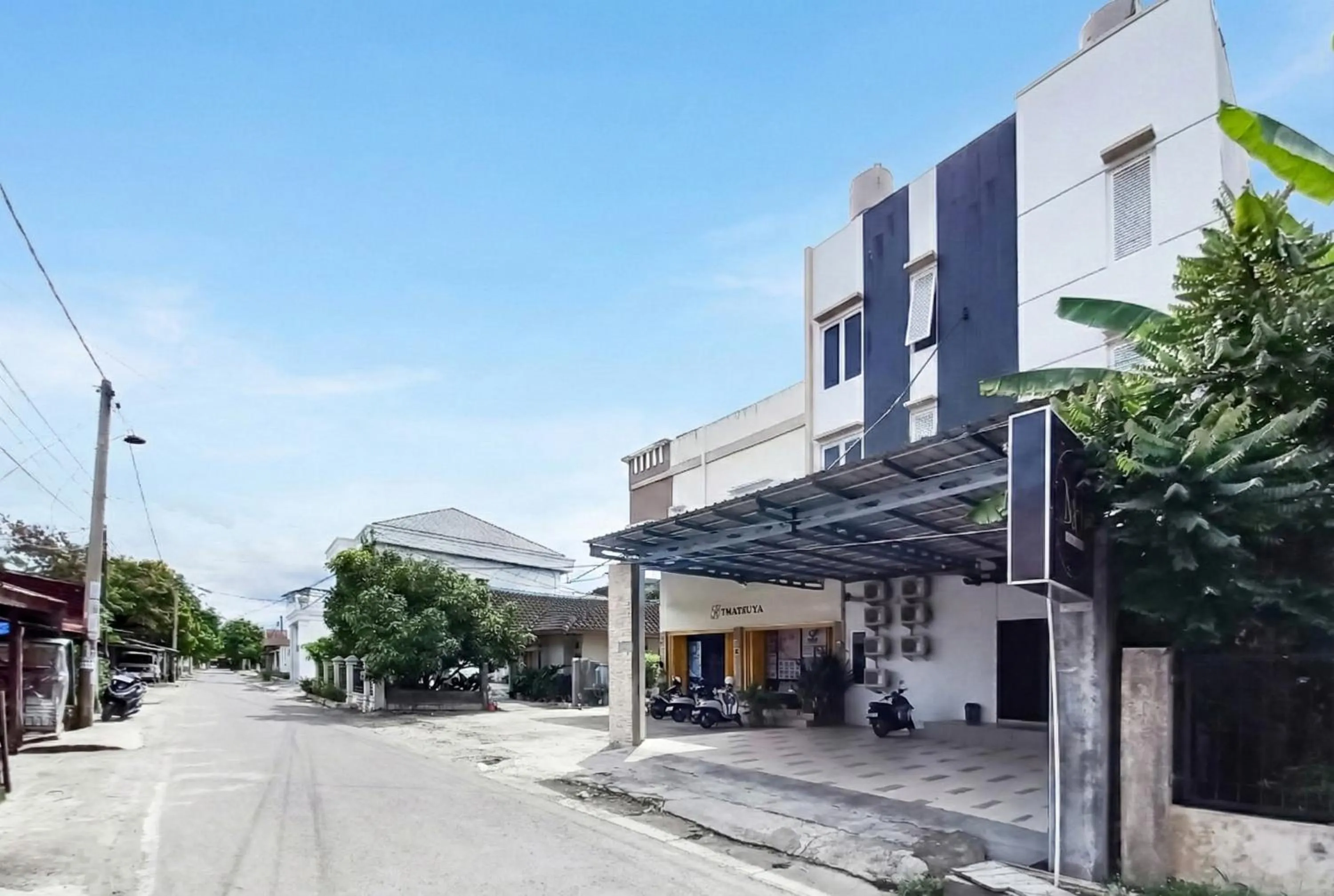 Facade/entrance in RedDoorz Syariah Medina House Aceh