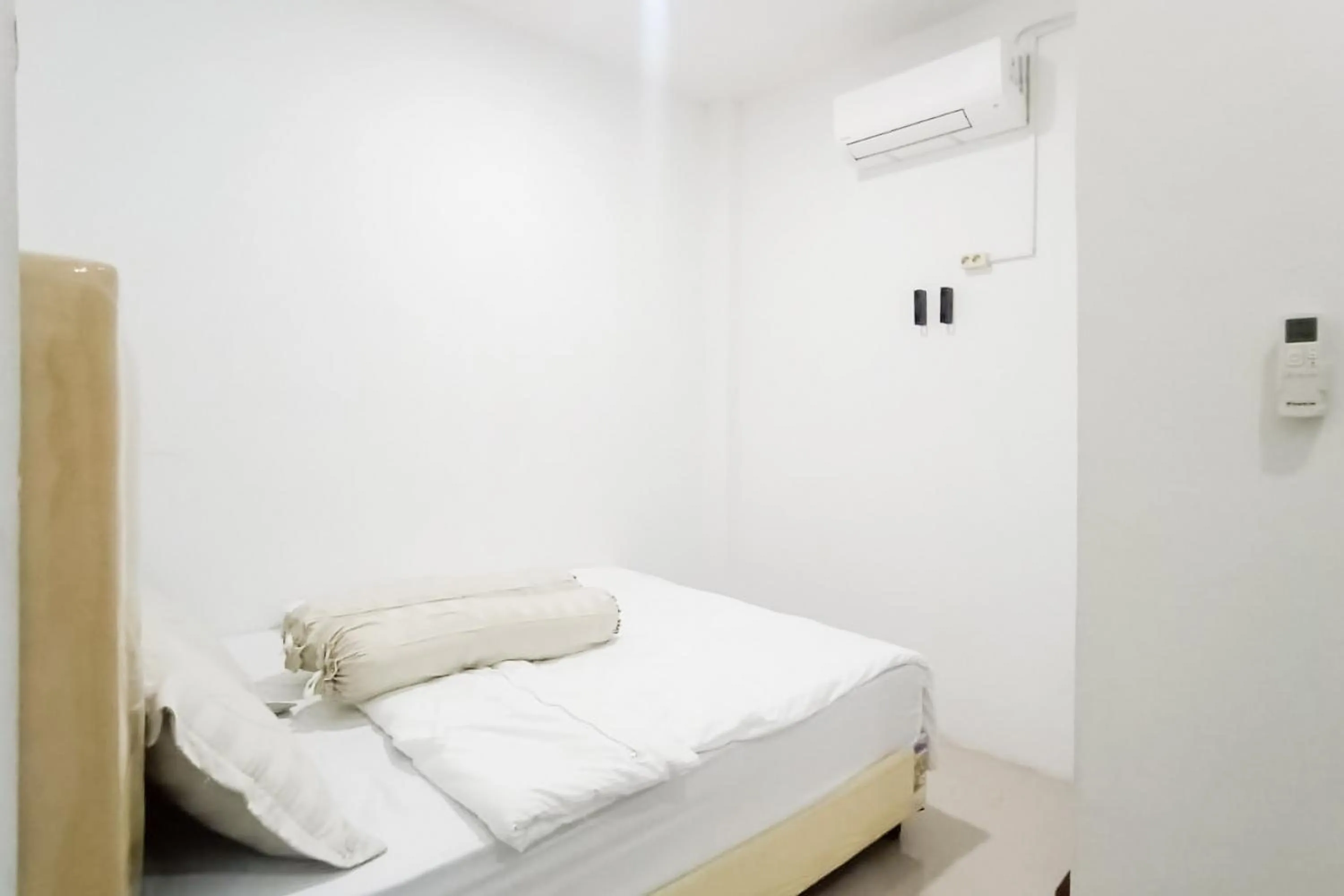 Bedroom, Bed in RedDoorz Syariah Medina House Aceh