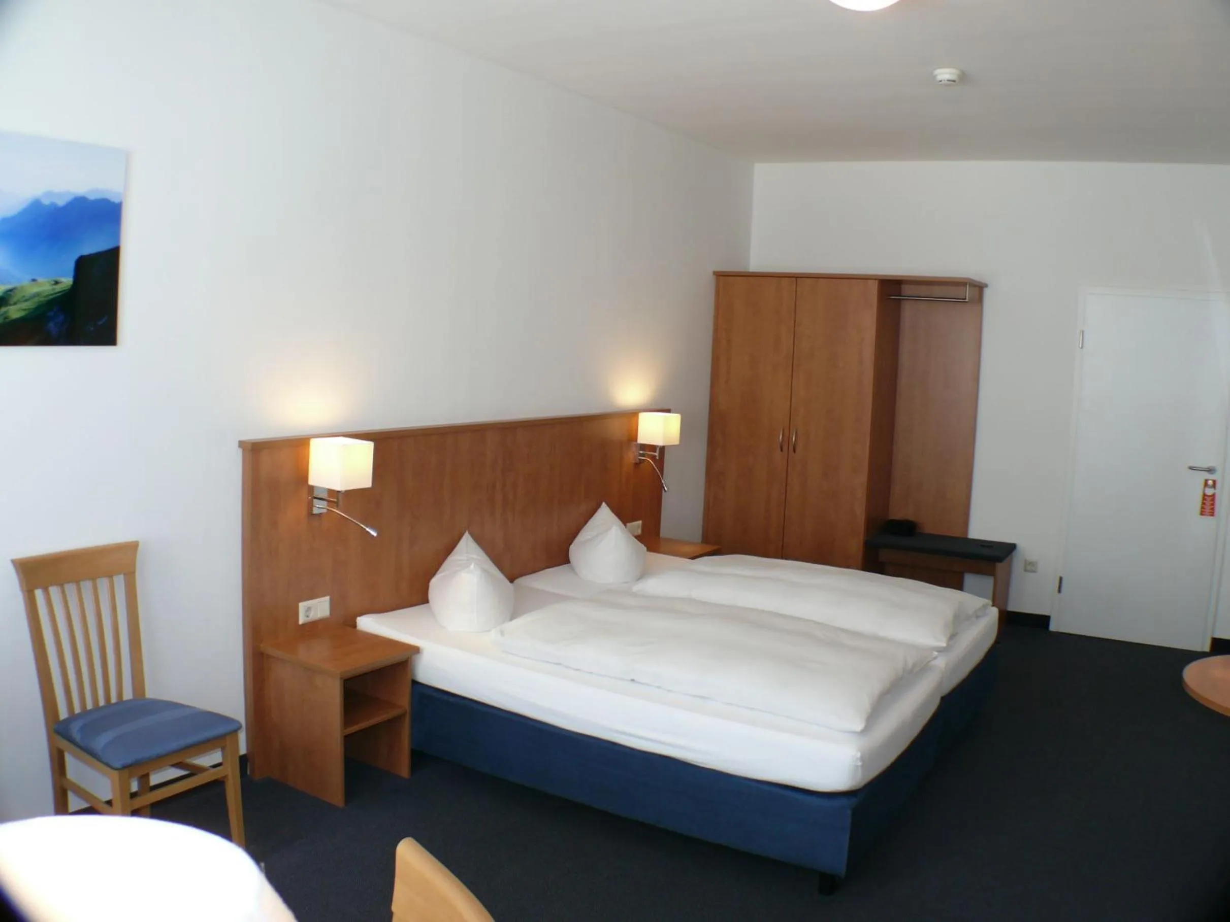 Photo of the whole room, Bed in Hotel Garni - Haus Gemmer