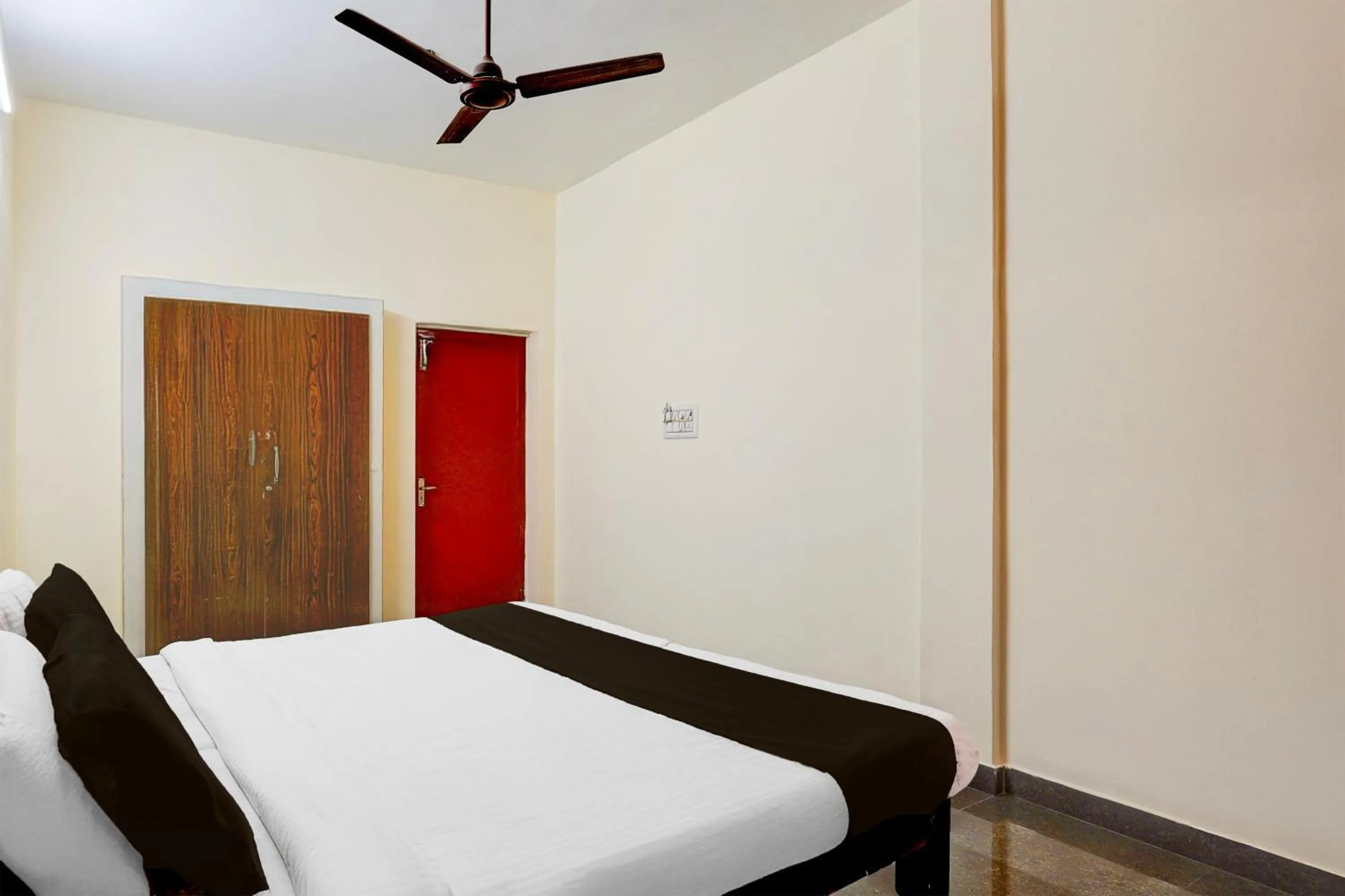 Bedroom, Bed in Super Hotel O Poigai Near Airport