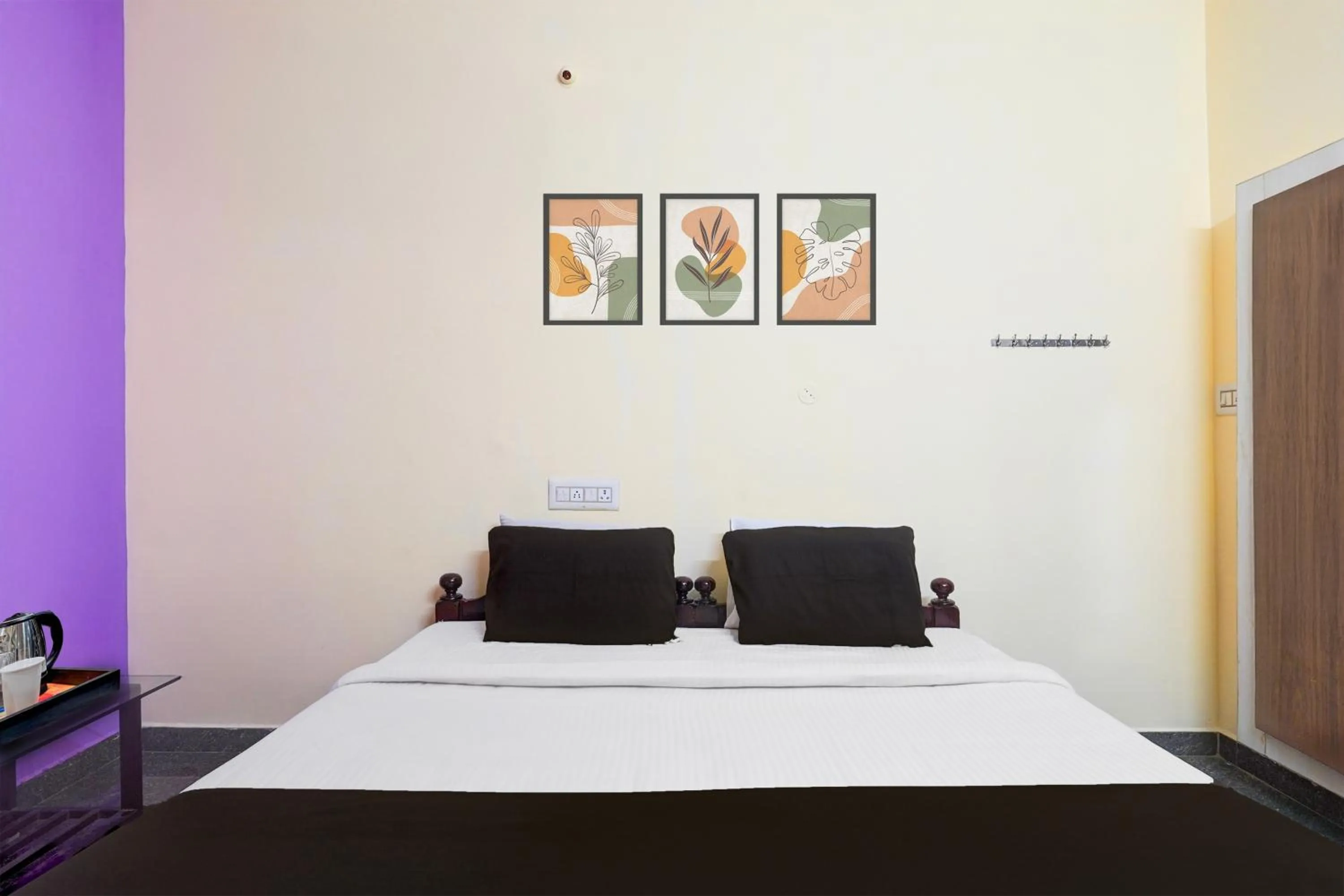 Bedroom, Bed in Super Hotel O Poigai Near Airport