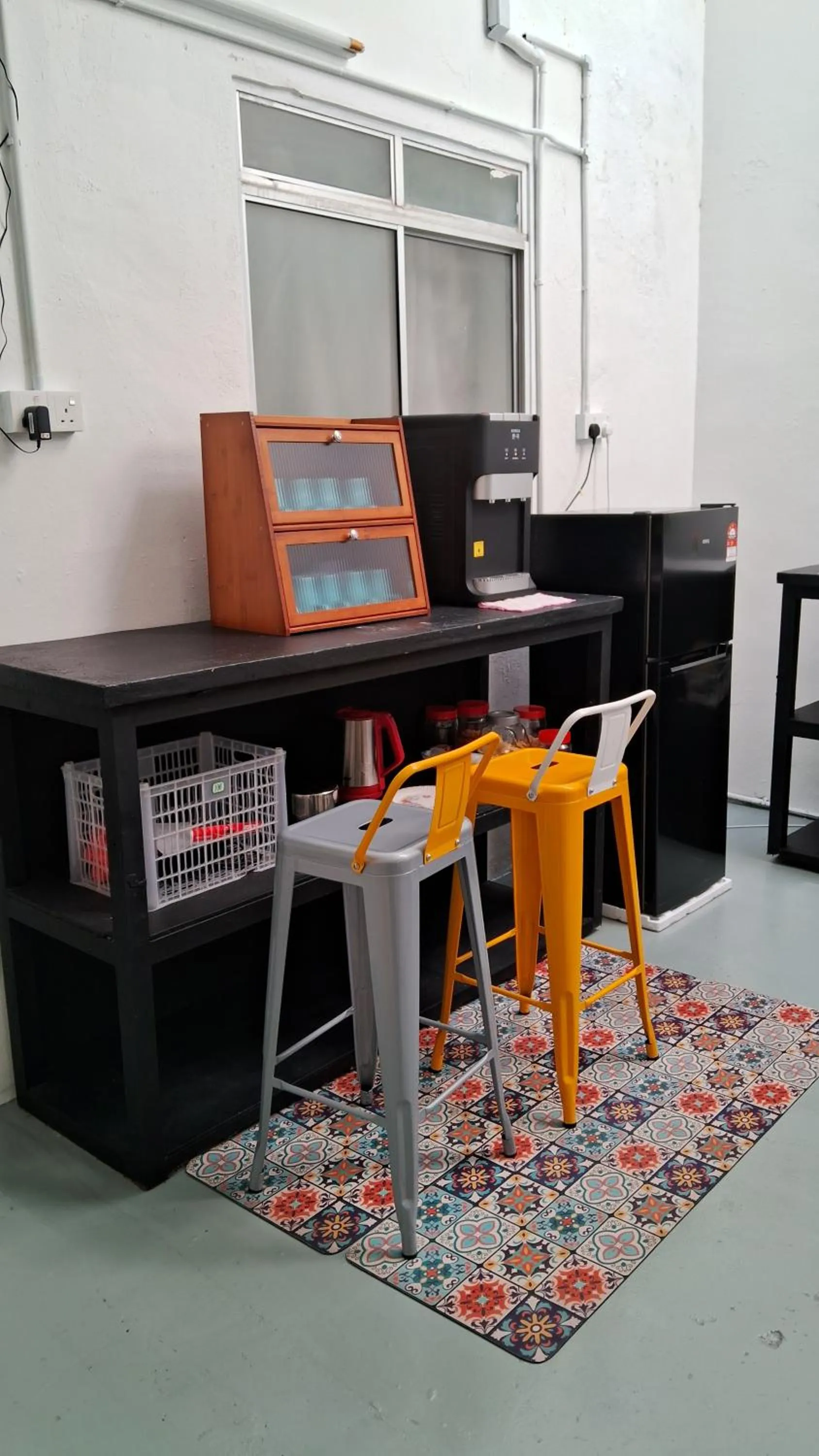 Dining area in 39 Love Lane - Smart Intelligent Inn Georgetown