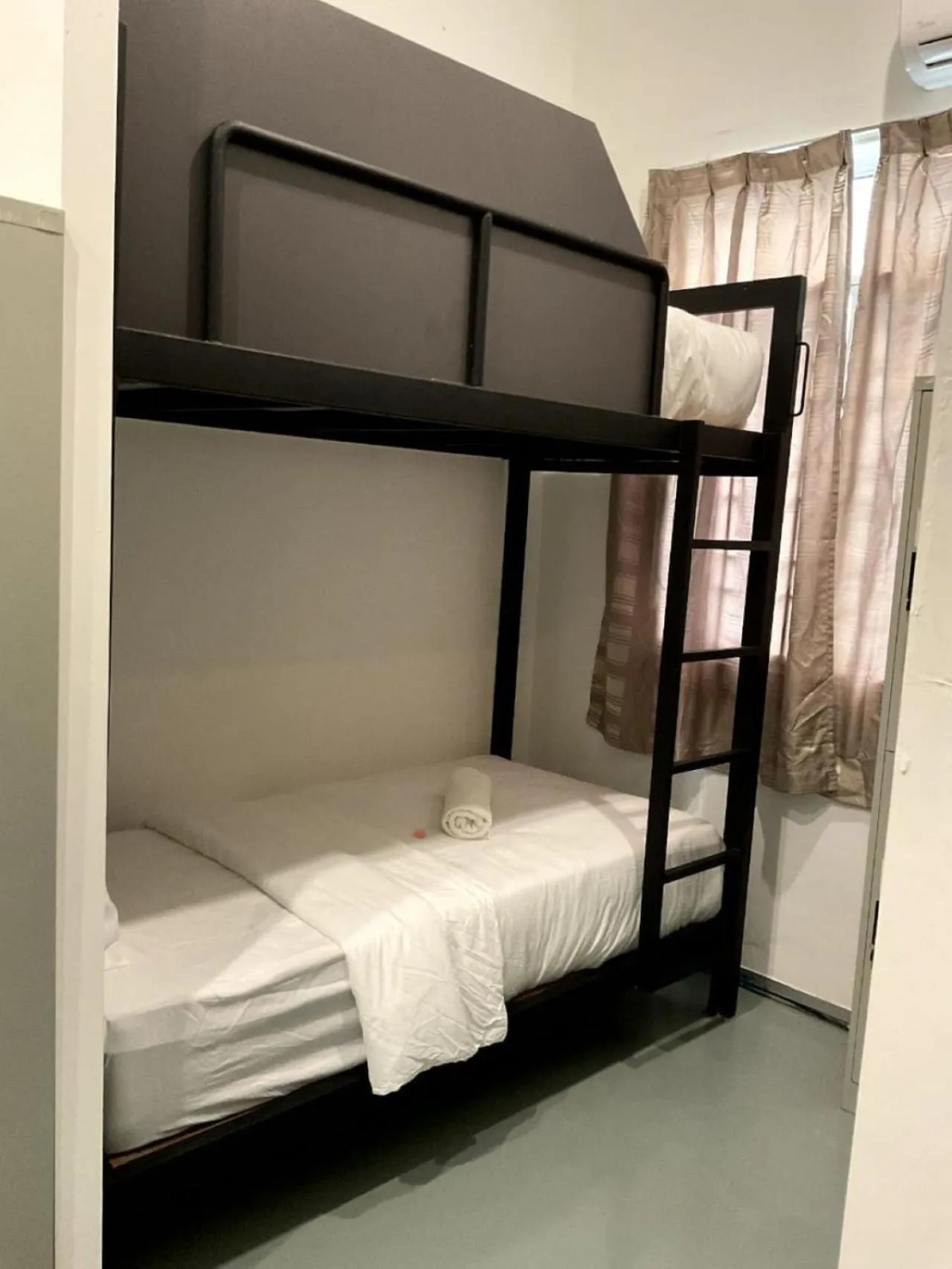 Bed in 39 Love Lane - Smart Intelligent Inn Georgetown