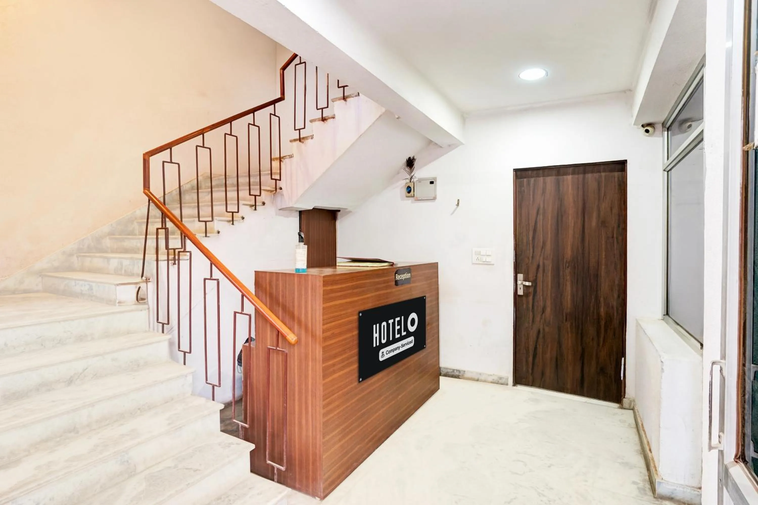 Lobby or reception in Super Hotel O Jagatpura Near JTM Mall Formerly Royan Inn