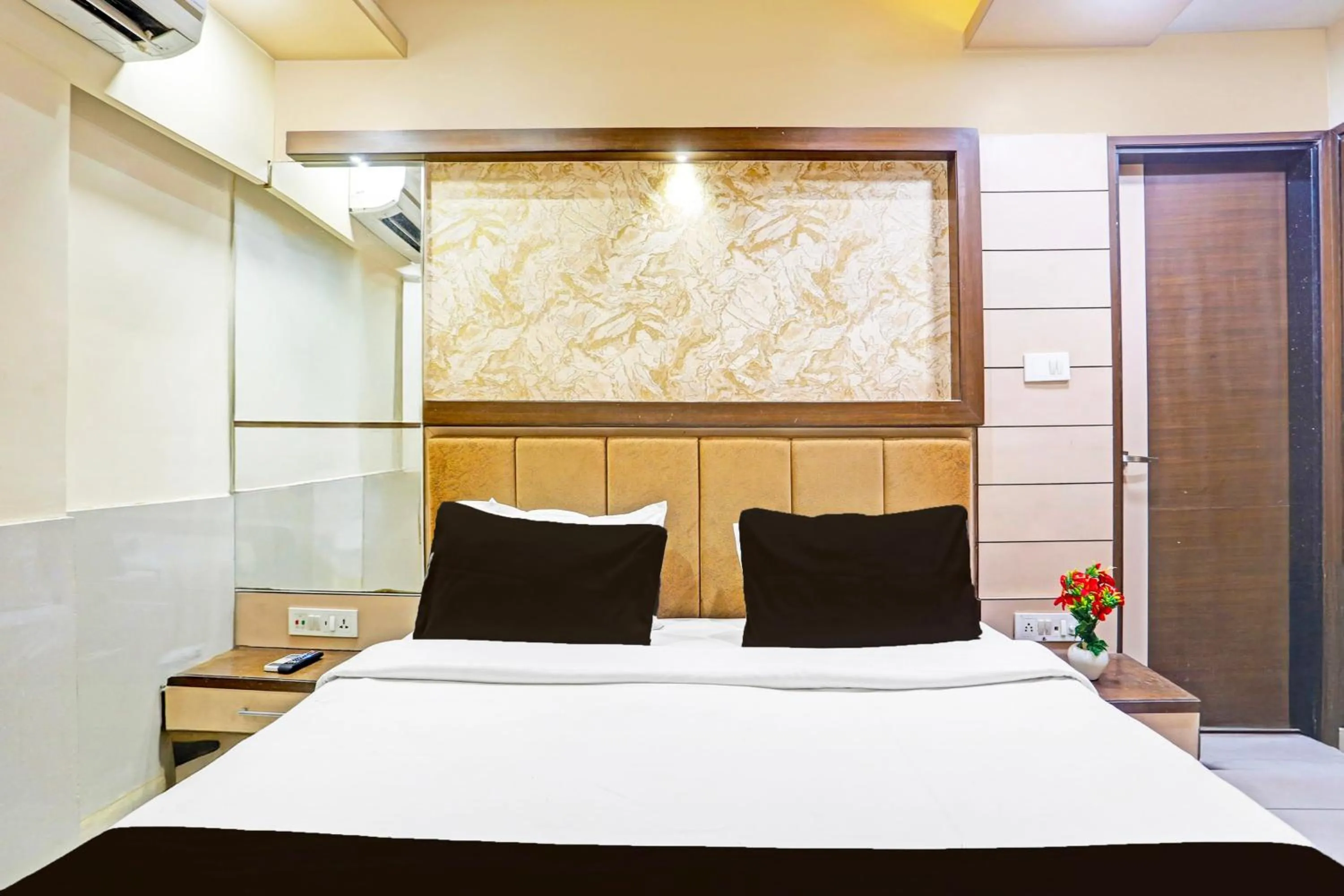 Bedroom, Bed in Super Hotel O Kesarganj Formerly Suman Palace