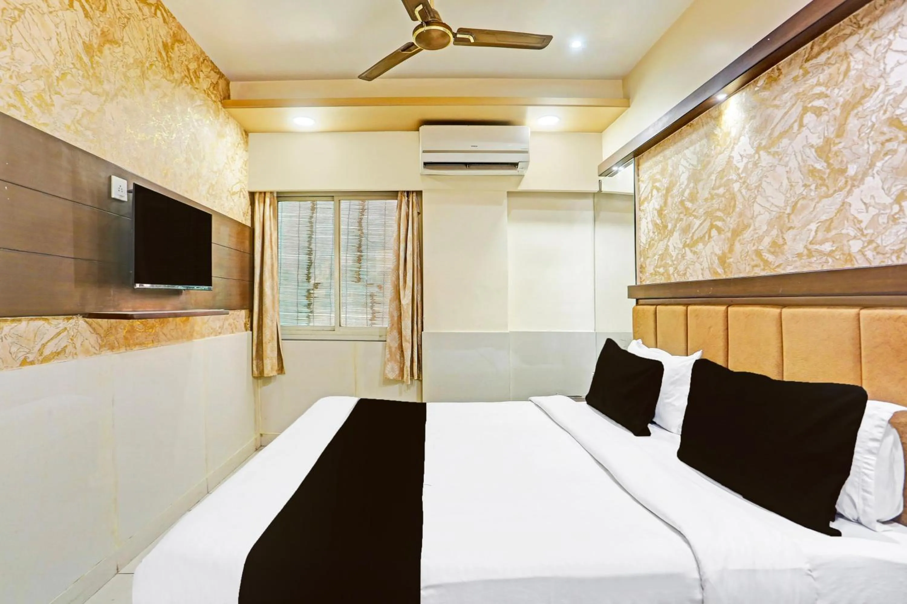 Bedroom, Bed in Super Hotel O Kesarganj Formerly Suman Palace