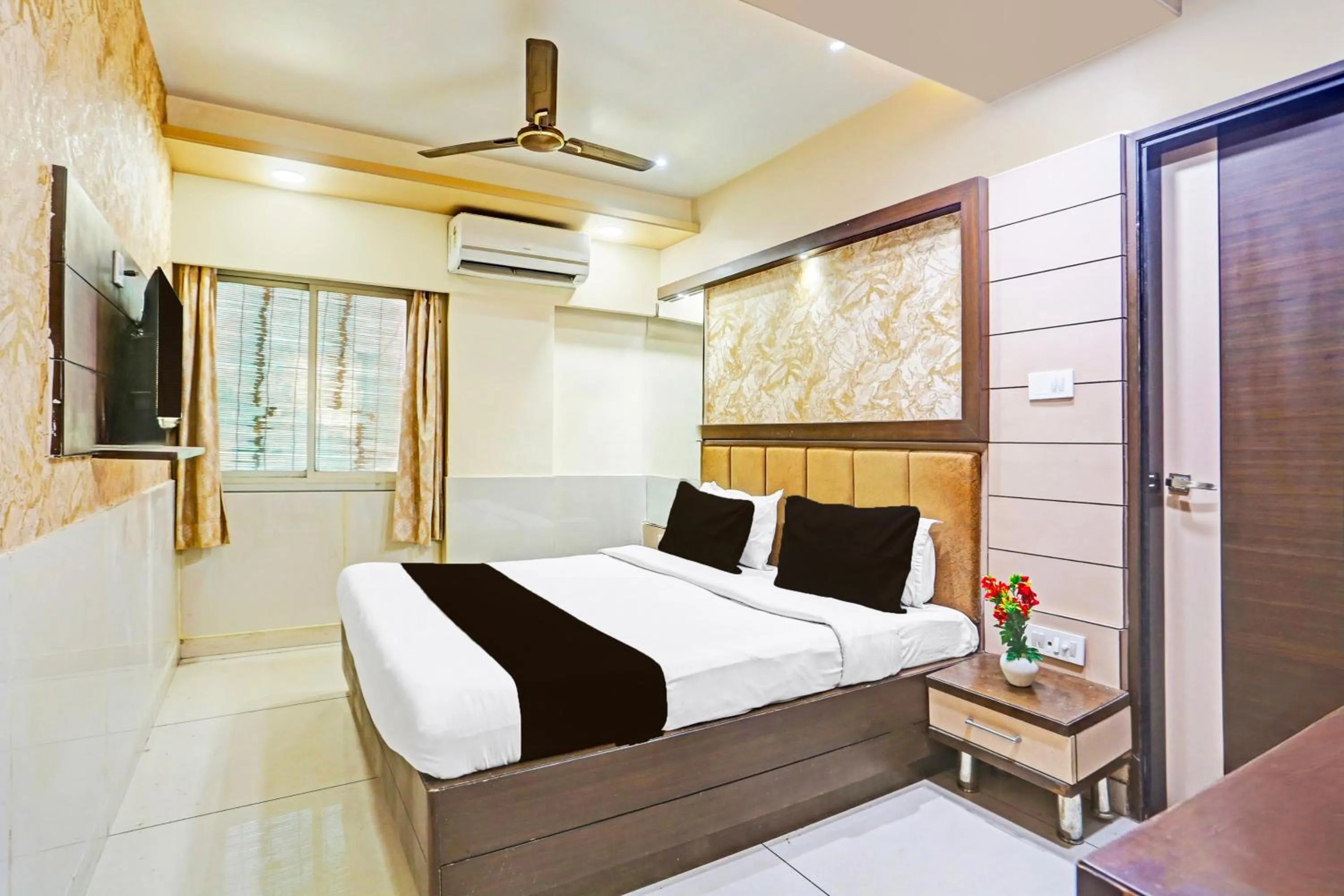 Bedroom, Bed in Super Hotel O Kesarganj Formerly Suman Palace