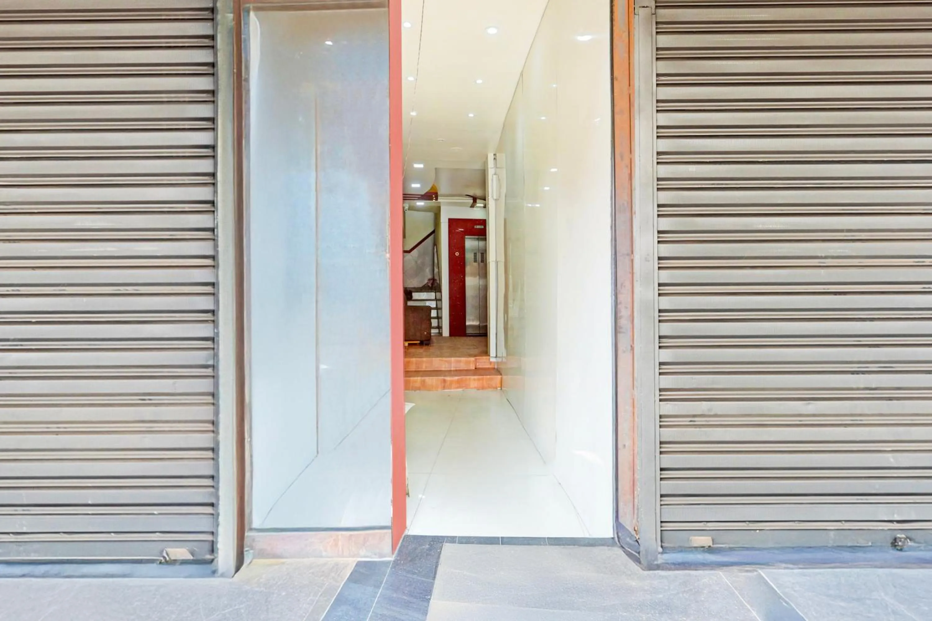 Facade/entrance in Super Hotel O Kesarganj Formerly Suman Palace