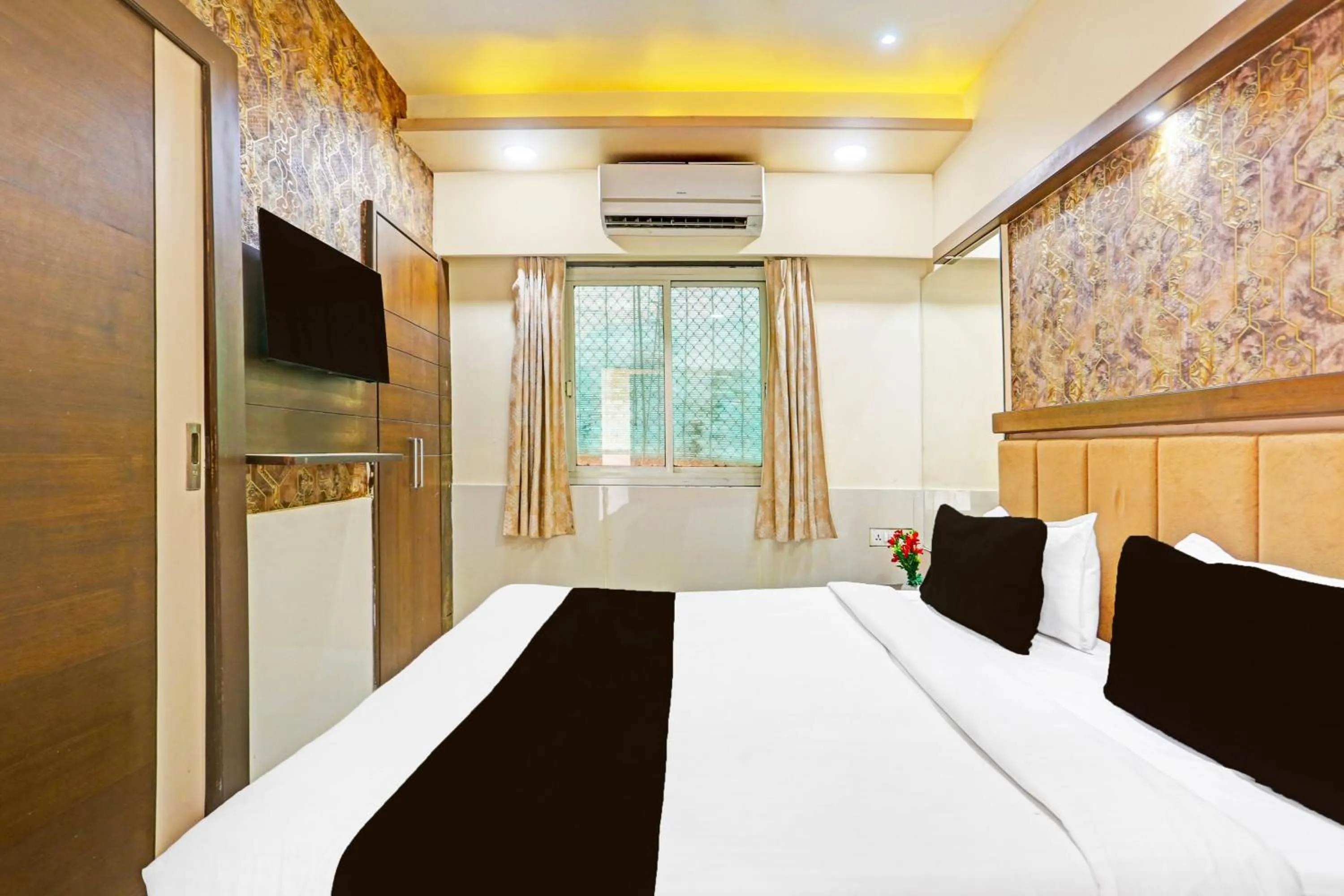 Bedroom, Bed in Super Hotel O Kesarganj Formerly Suman Palace