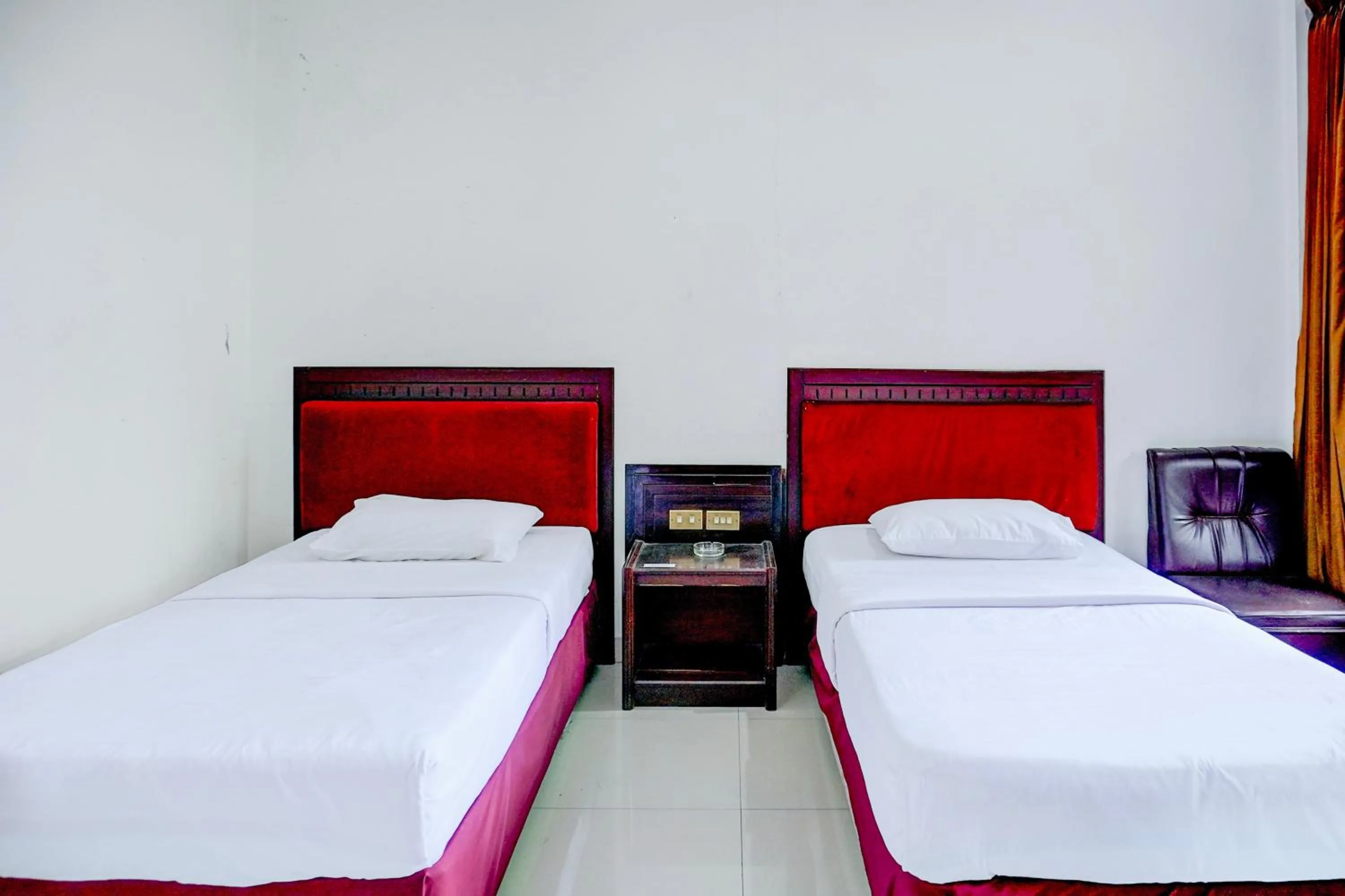 Bedroom in Collection O Pekalongan Near Pasar Batik Setono Formerly Hotel Jayadipa