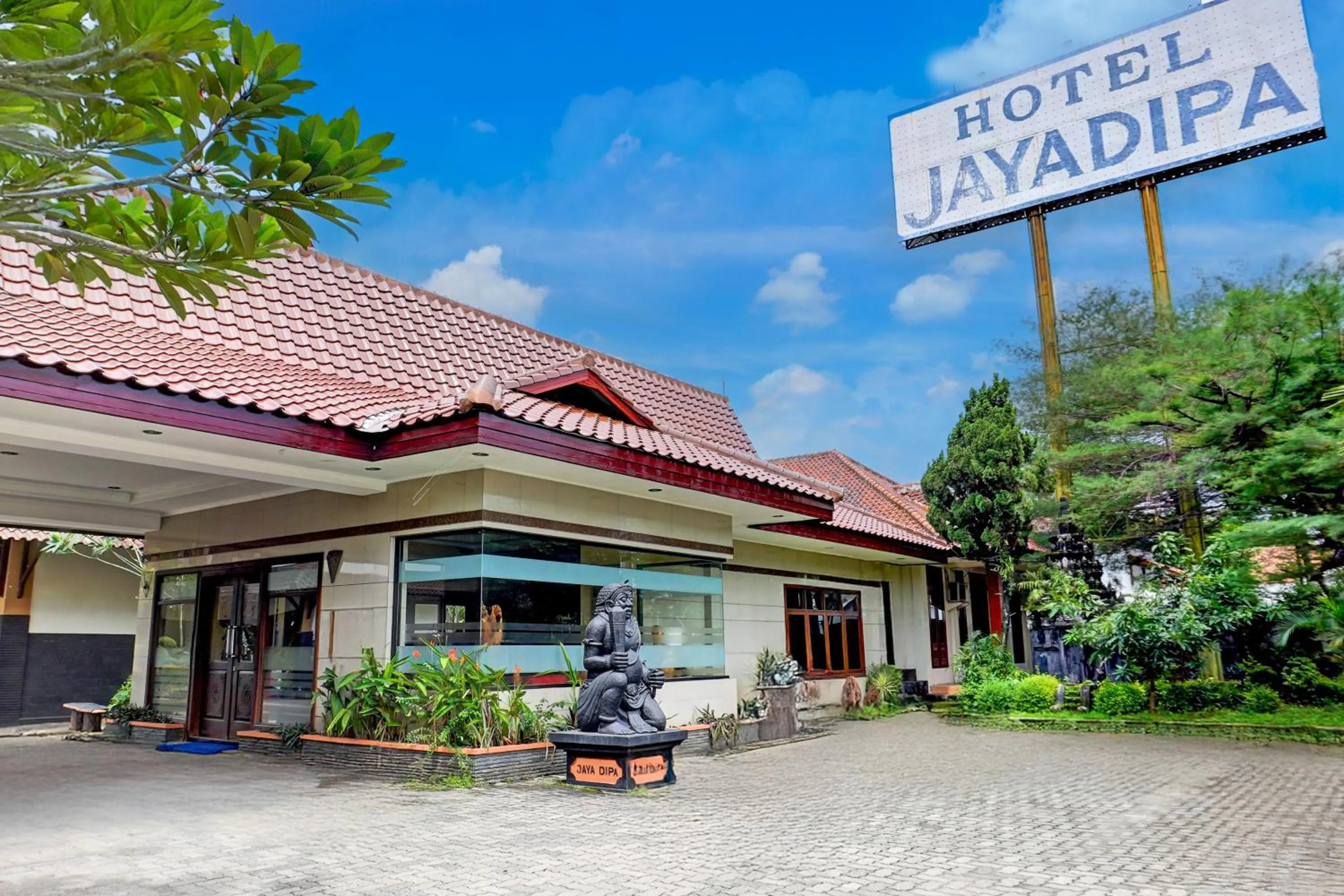 Facade/entrance in Collection O Pekalongan Near Pasar Batik Setono Formerly Hotel Jayadipa