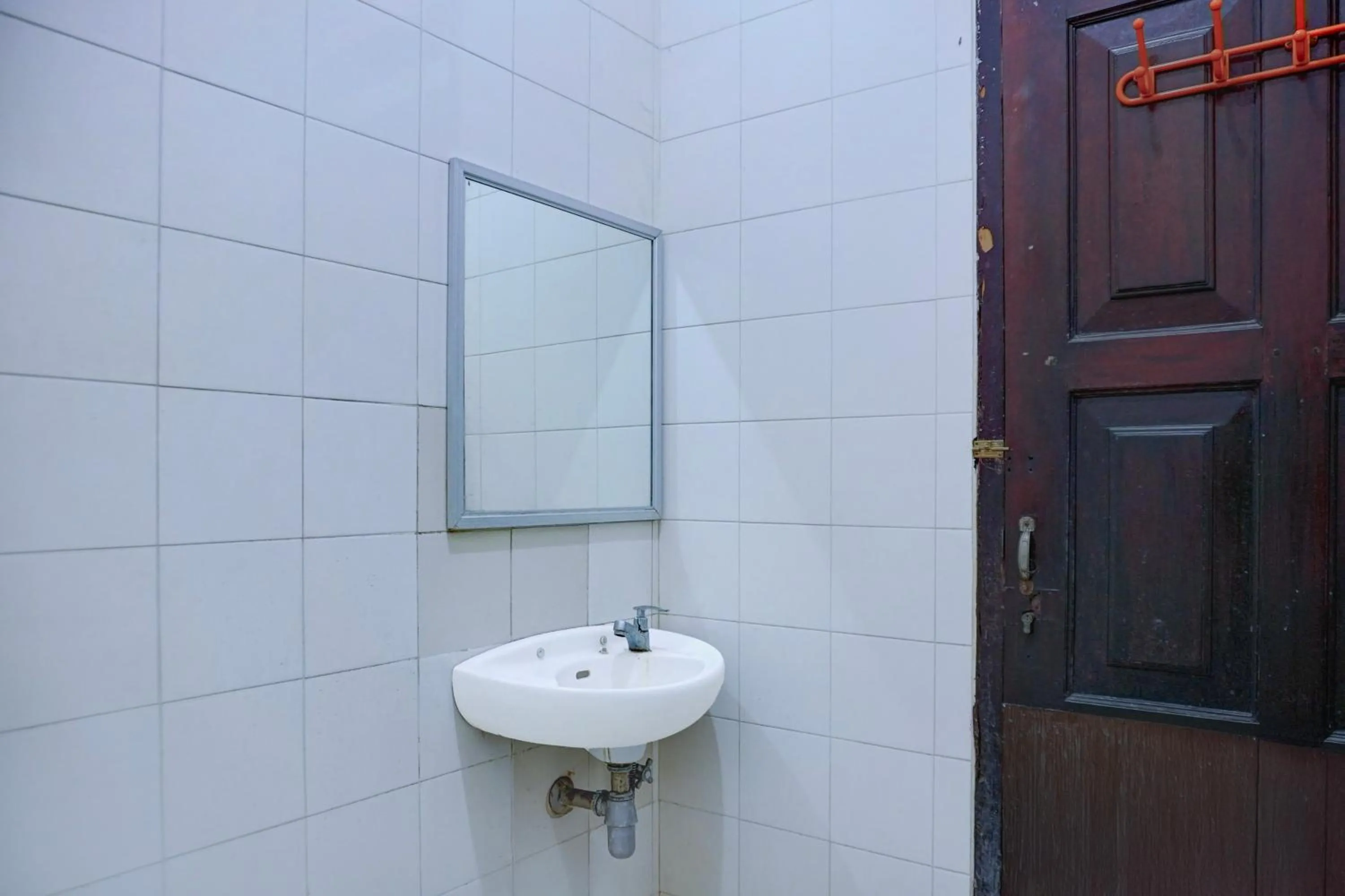 Bathroom in Collection O Pekalongan Near Pasar Batik Setono Formerly Hotel Jayadipa