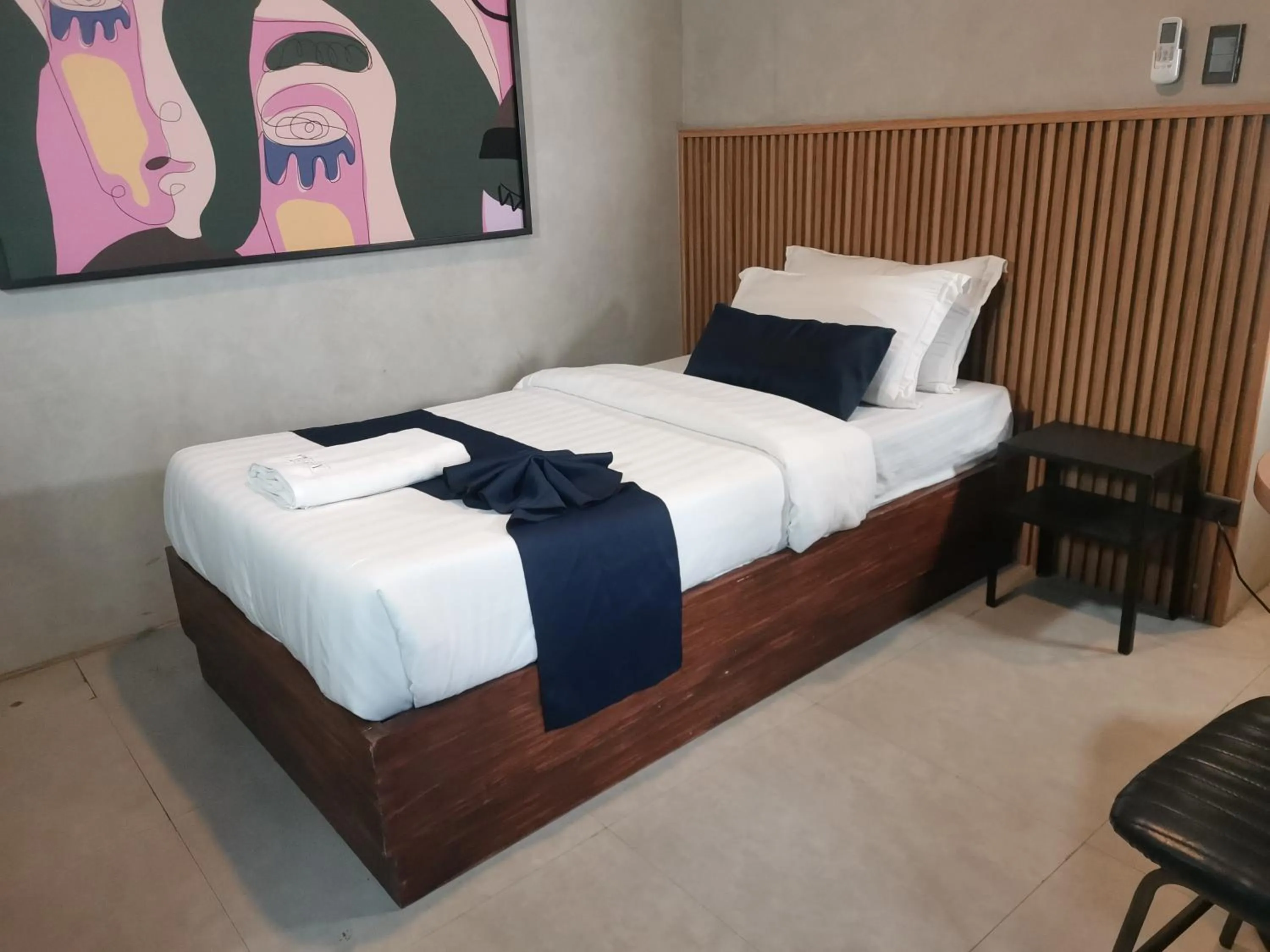 Bedroom, Bed in Townhouse Oak Grey Hotel Near Clark International Airport