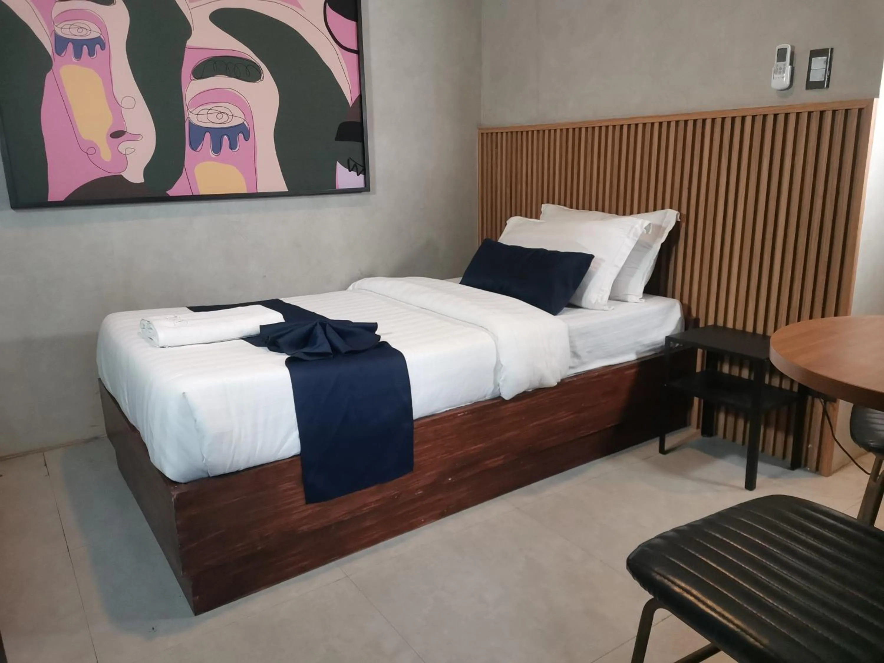 Bedroom, Bed in Townhouse Oak Grey Hotel Near Clark International Airport