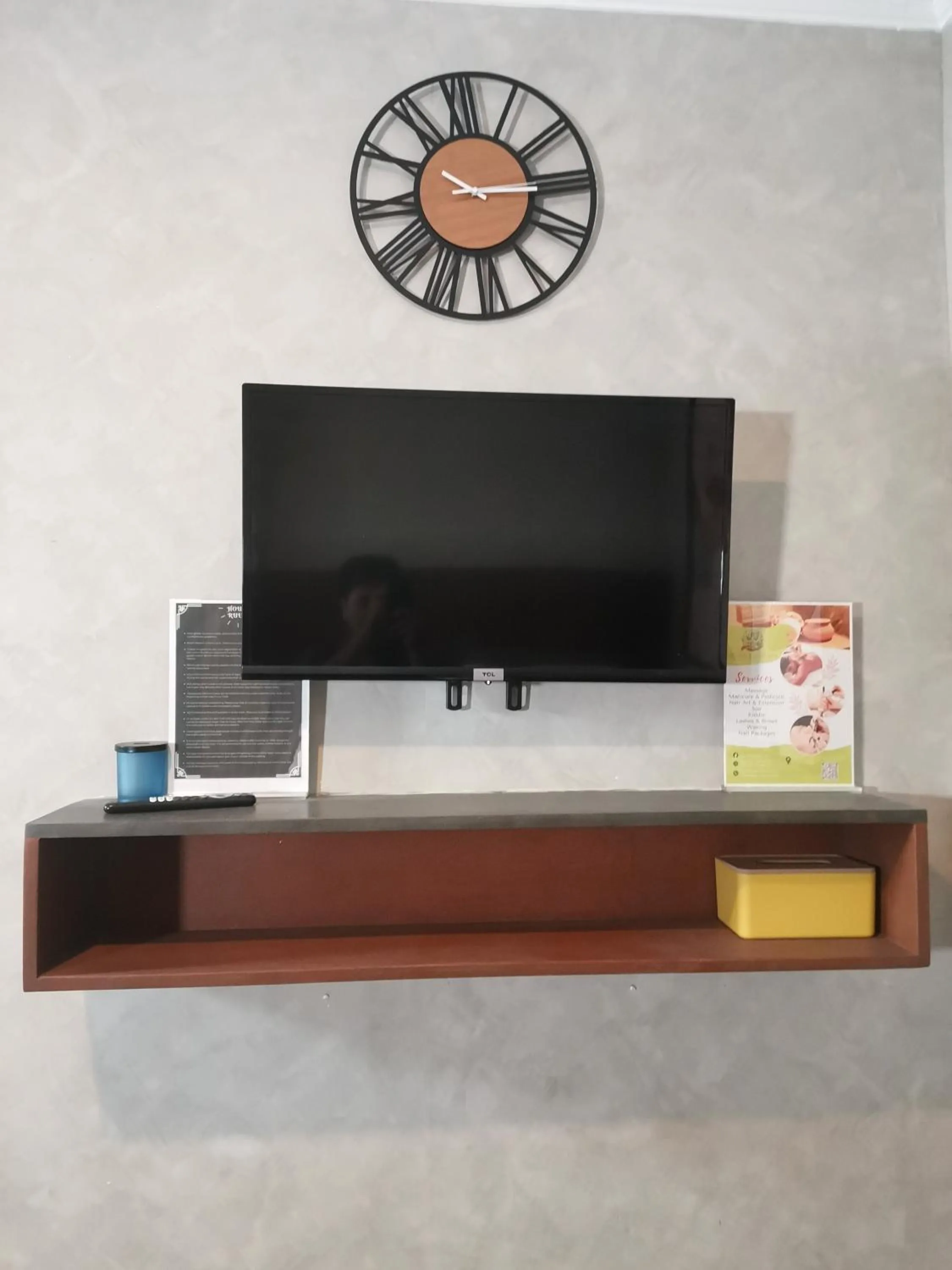 Bedroom in Townhouse Oak Grey Hotel Near Clark International Airport