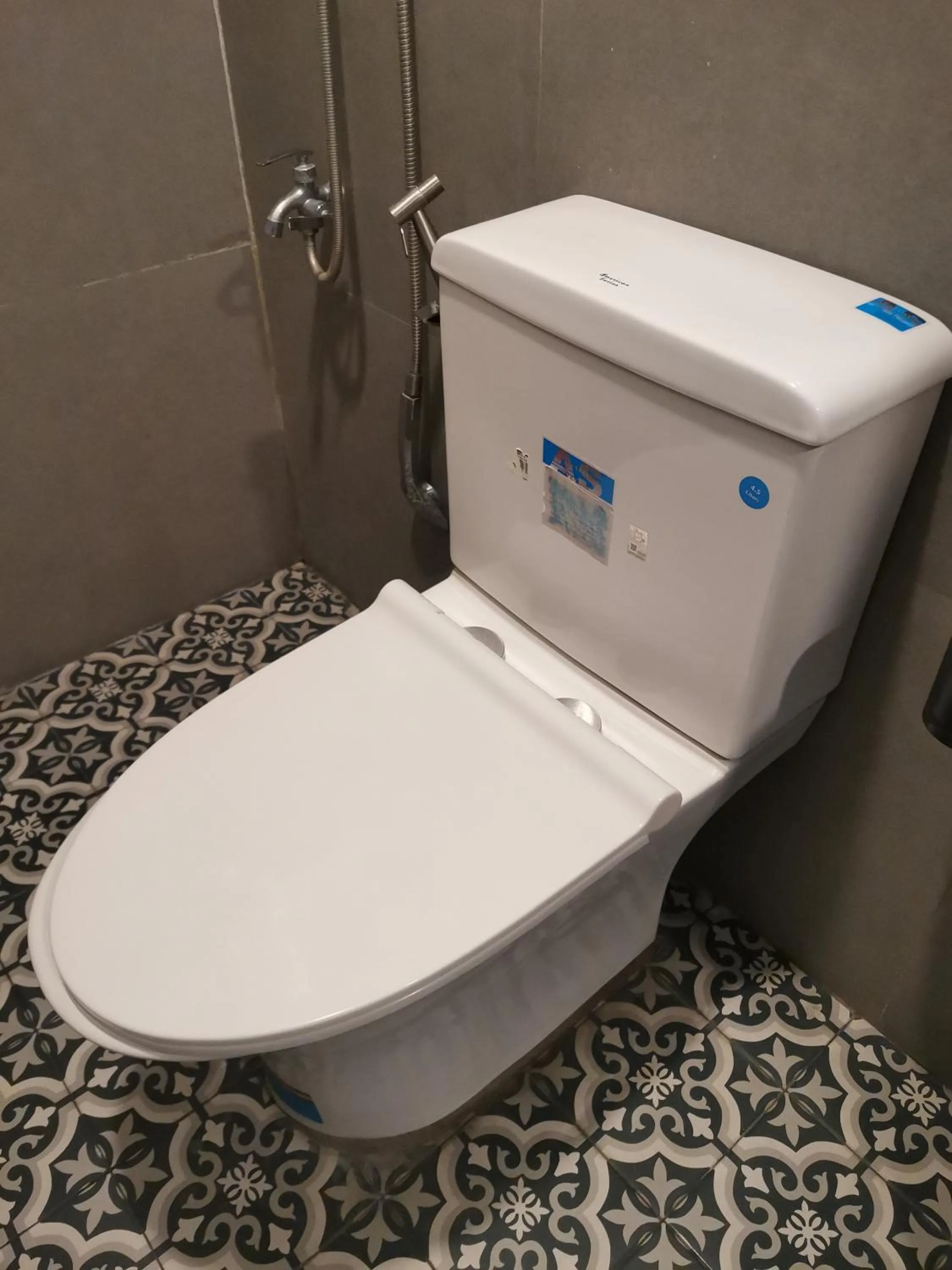 Bathroom in Townhouse Oak Grey Hotel Near Clark International Airport