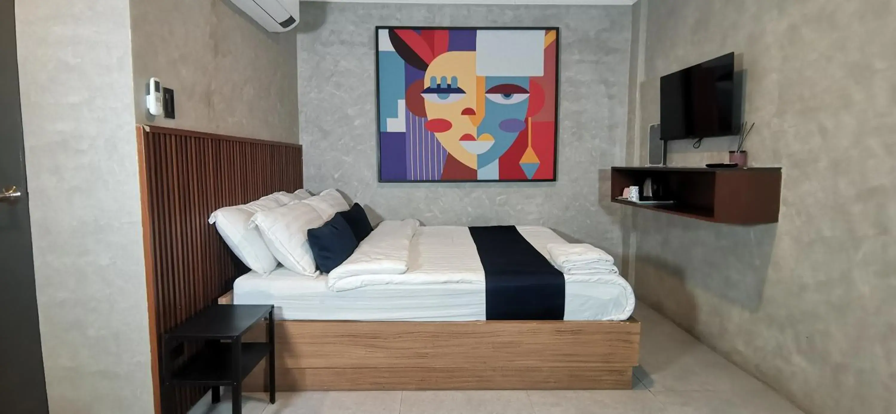 Townhouse Oak Grey Hotel Near Clark International Airport Townhouse Oak Grey Hotel Near Clark International Airport