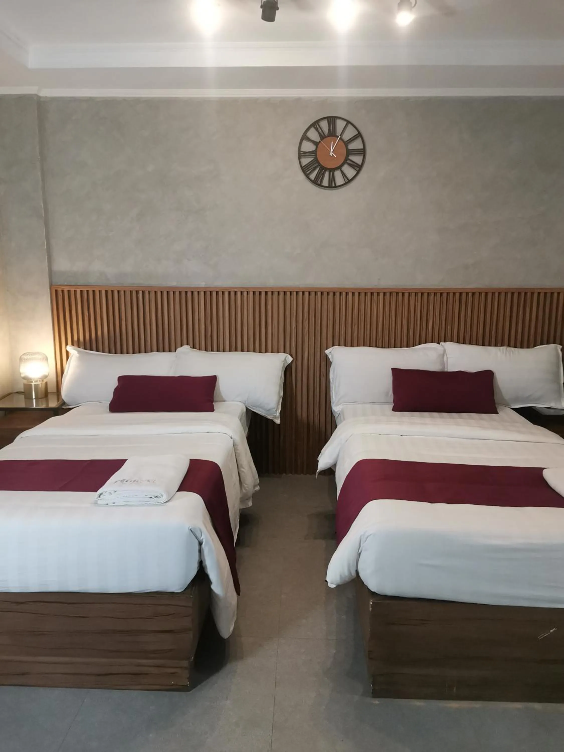 Bedroom, Bed in Townhouse Oak Grey Hotel Near Clark International Airport