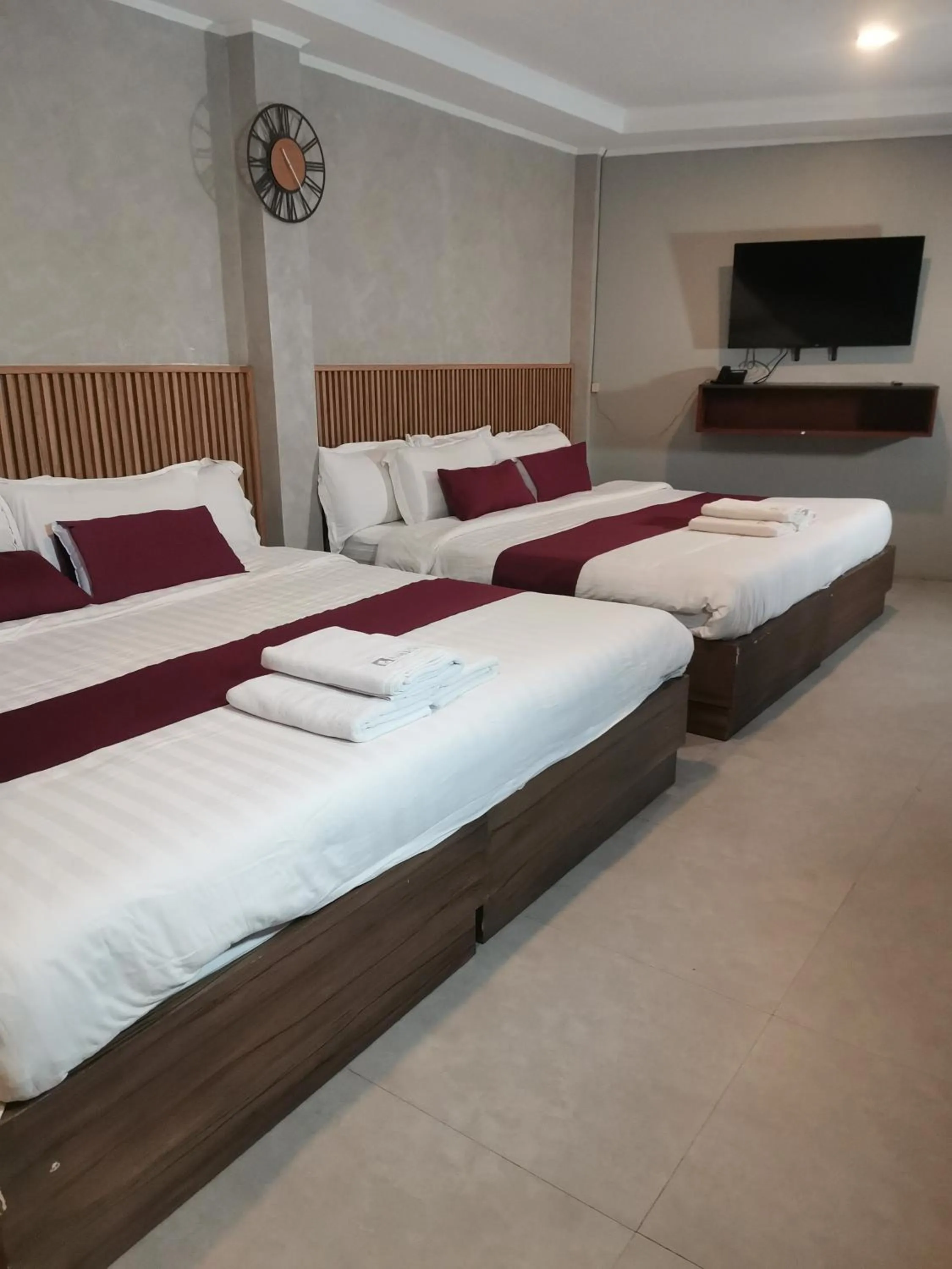 Bedroom, Bed in Townhouse Oak Grey Hotel Near Clark International Airport