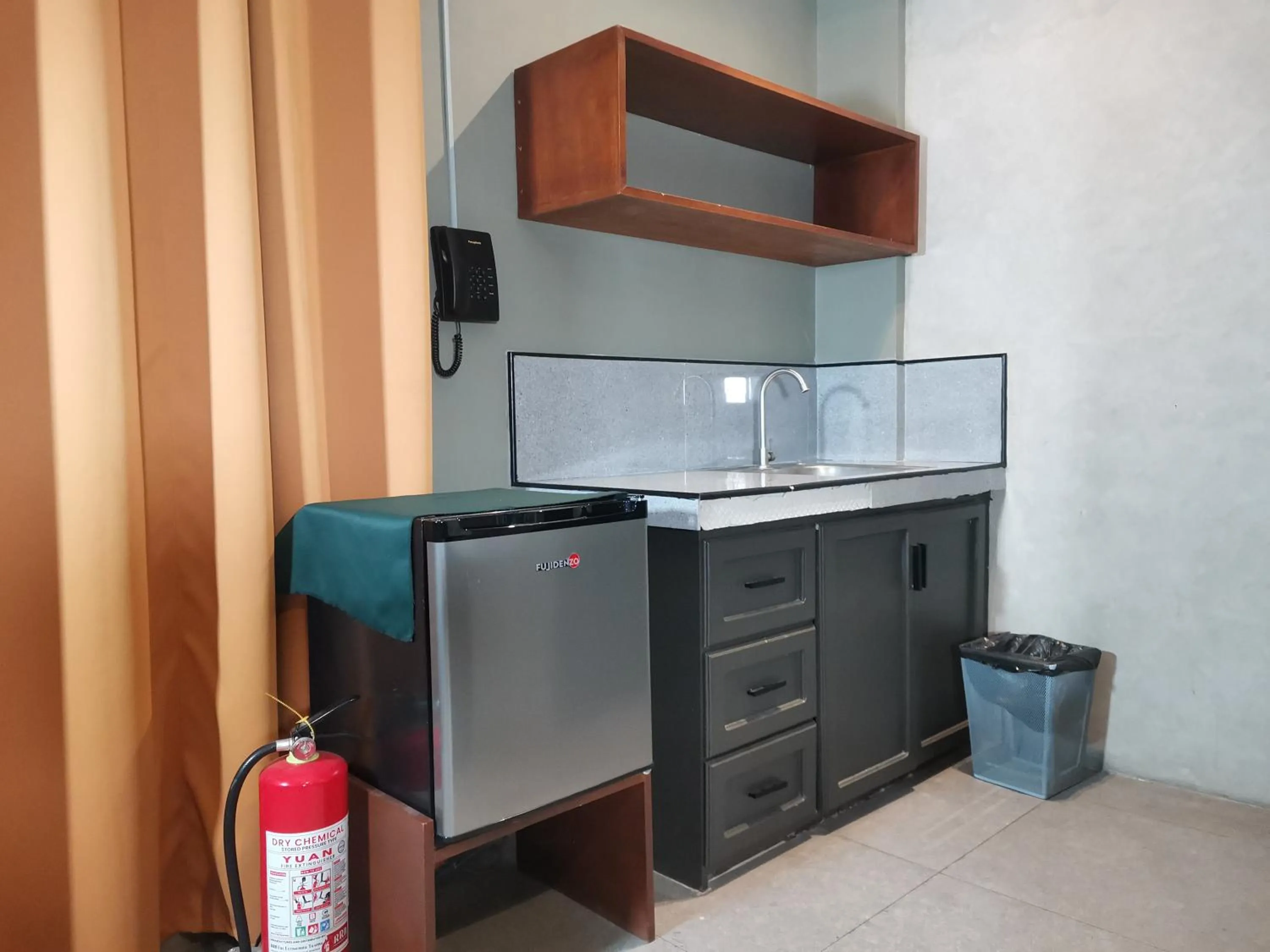 Bedroom in Townhouse Oak Grey Hotel Near Clark International Airport