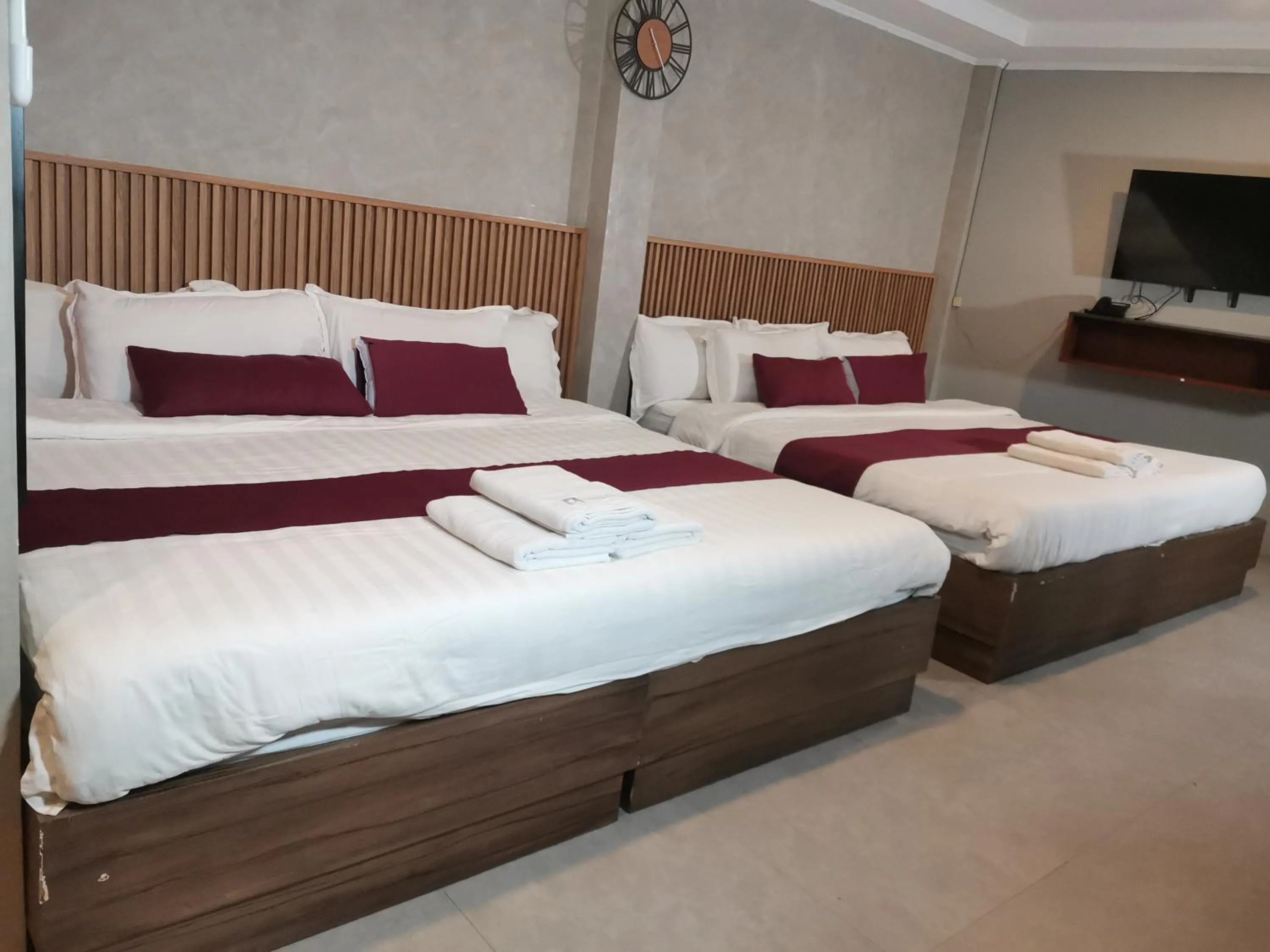 Bedroom, Bed in Townhouse Oak Grey Hotel Near Clark International Airport