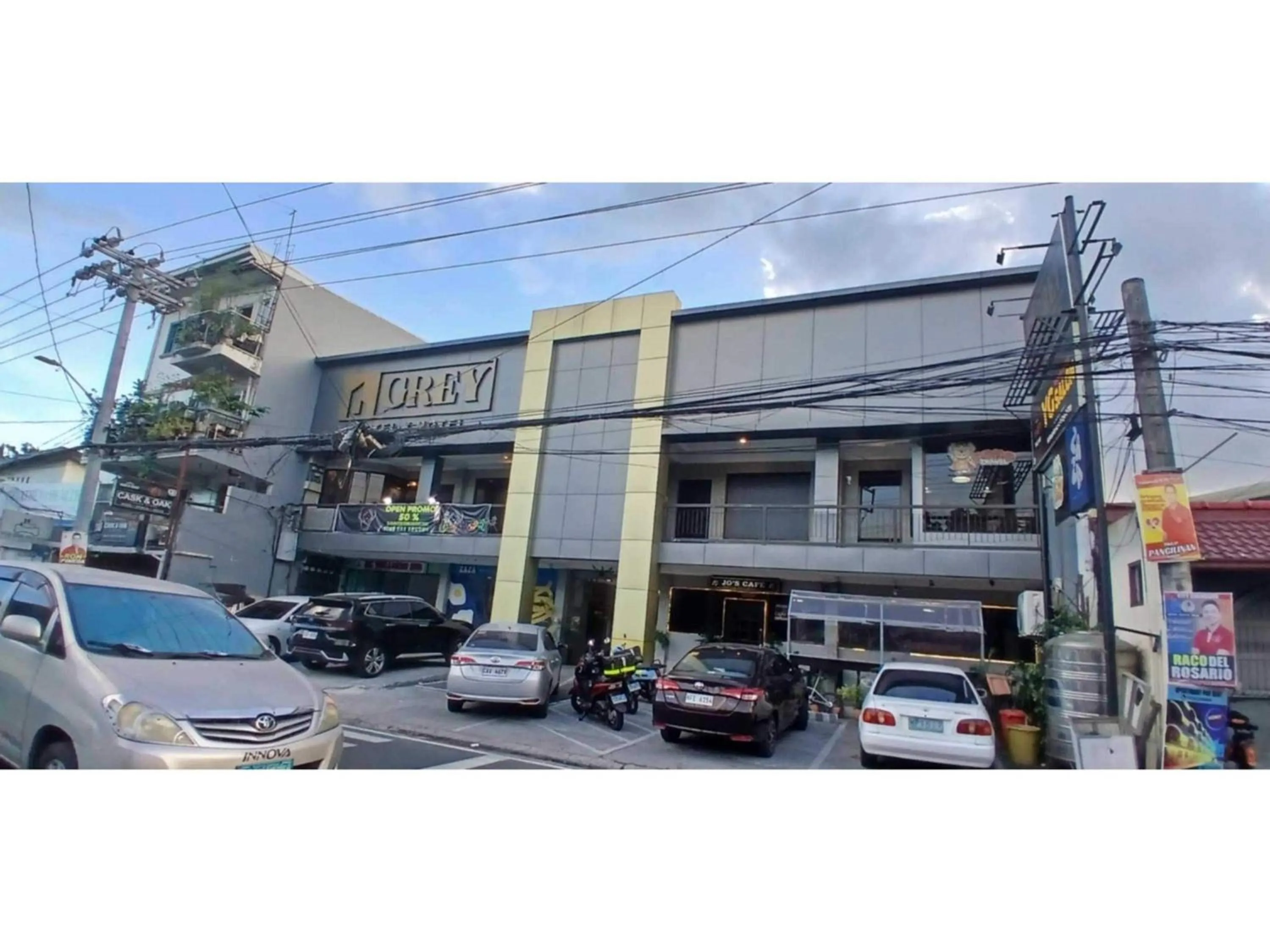 Facade/entrance in Townhouse Oak Grey Hotel Near Clark International Airport