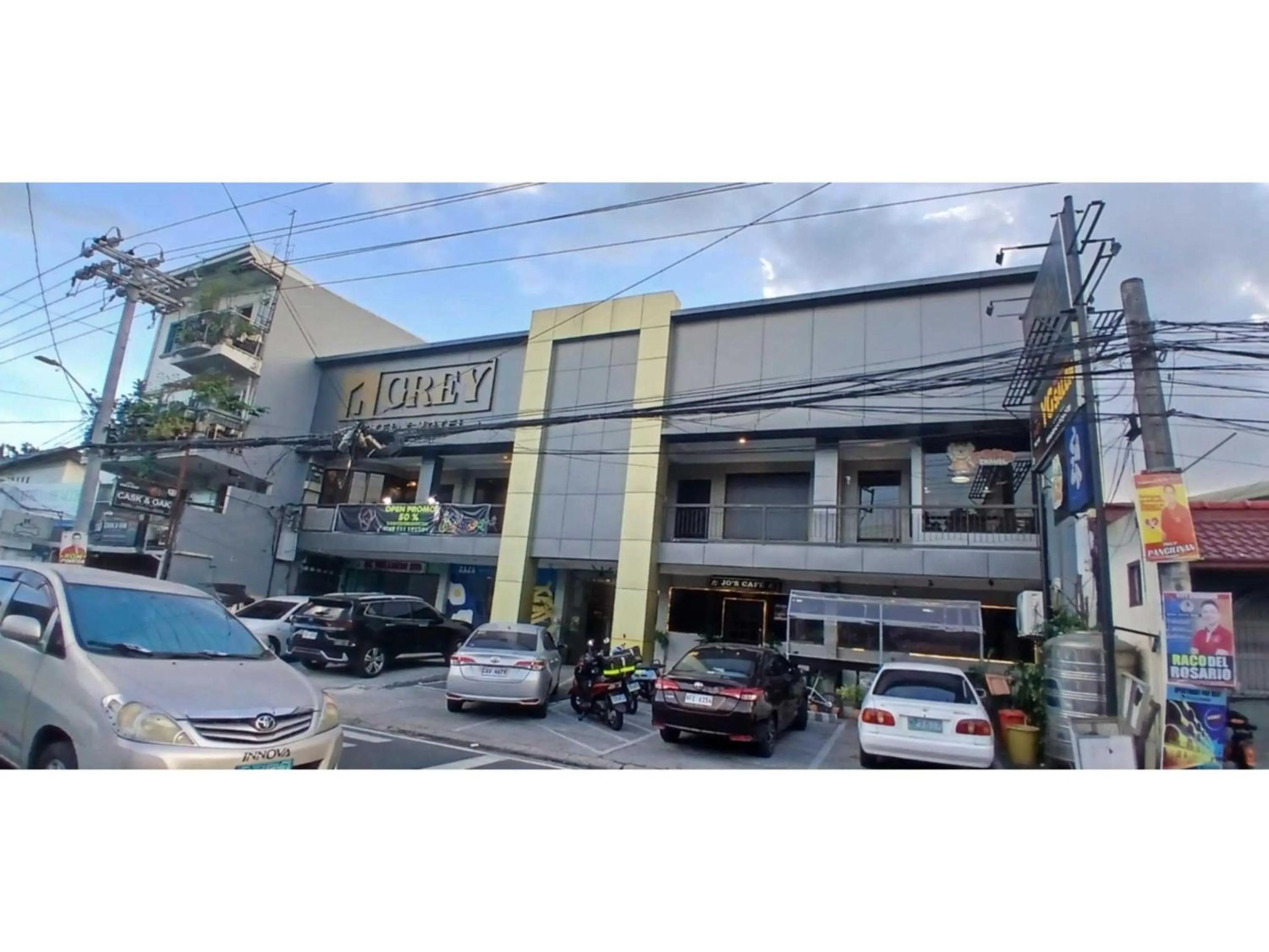 Facade/entrance in Townhouse Oak Grey Hotel Near Clark International Airport