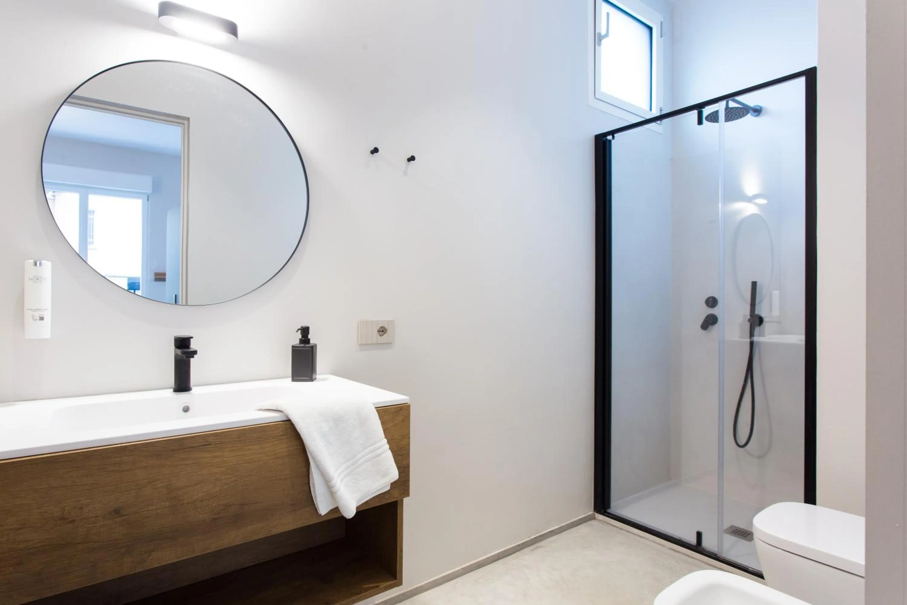 Shower, Bed in Naitly Milano Dergano