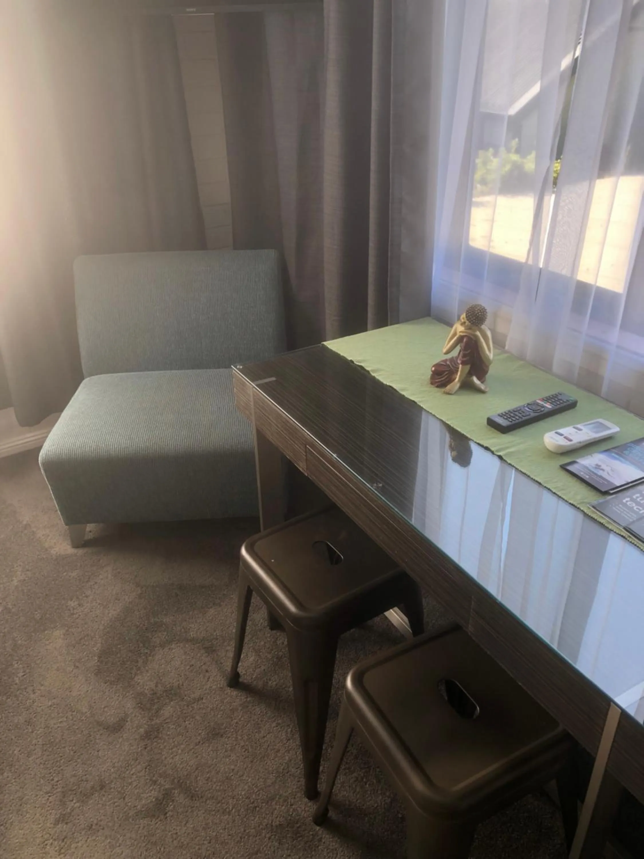 hair dresser in White Manor Motel