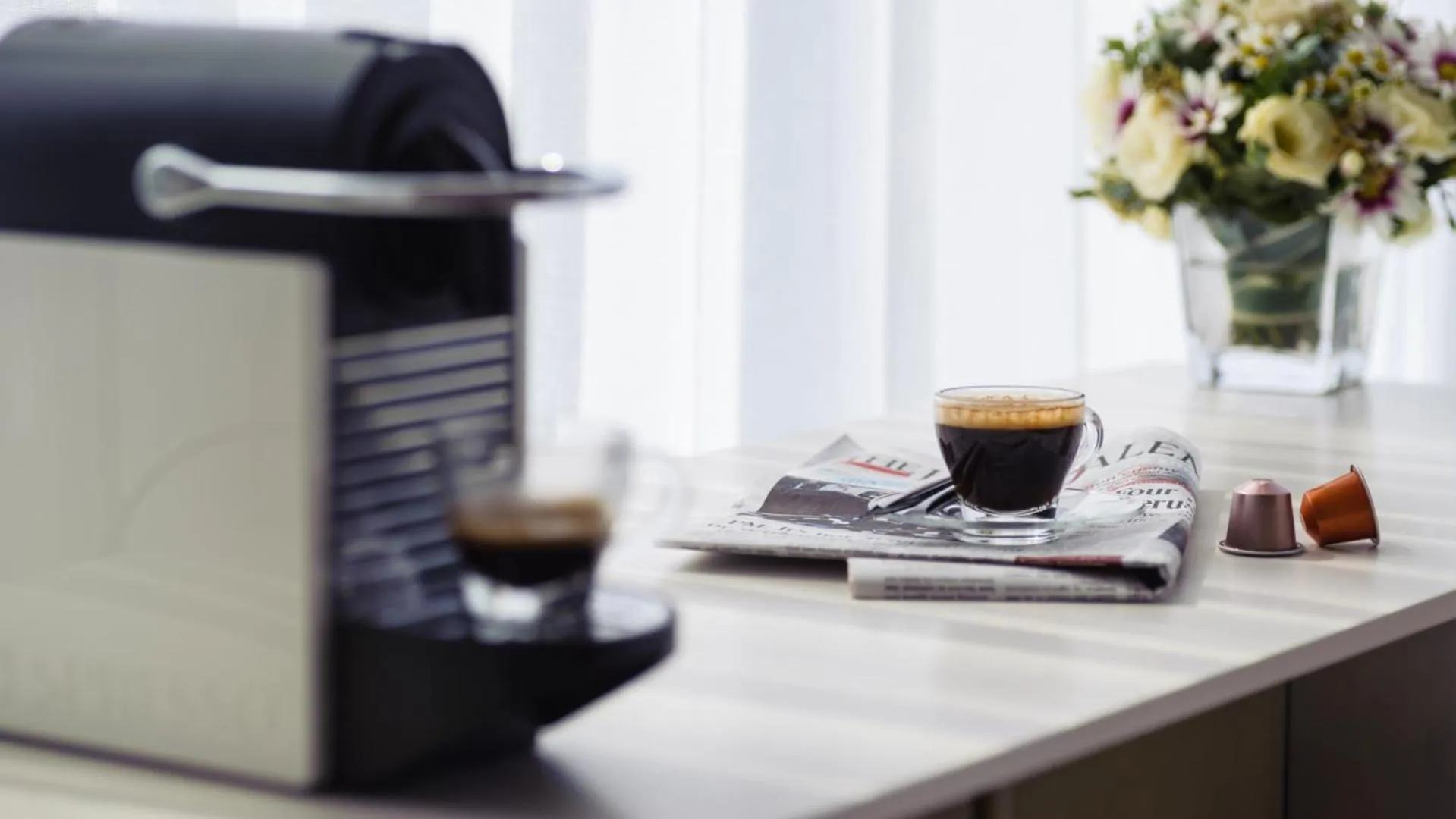 Coffee/tea facilities in Hotel Rothschild 22 - FATTAL COLORS