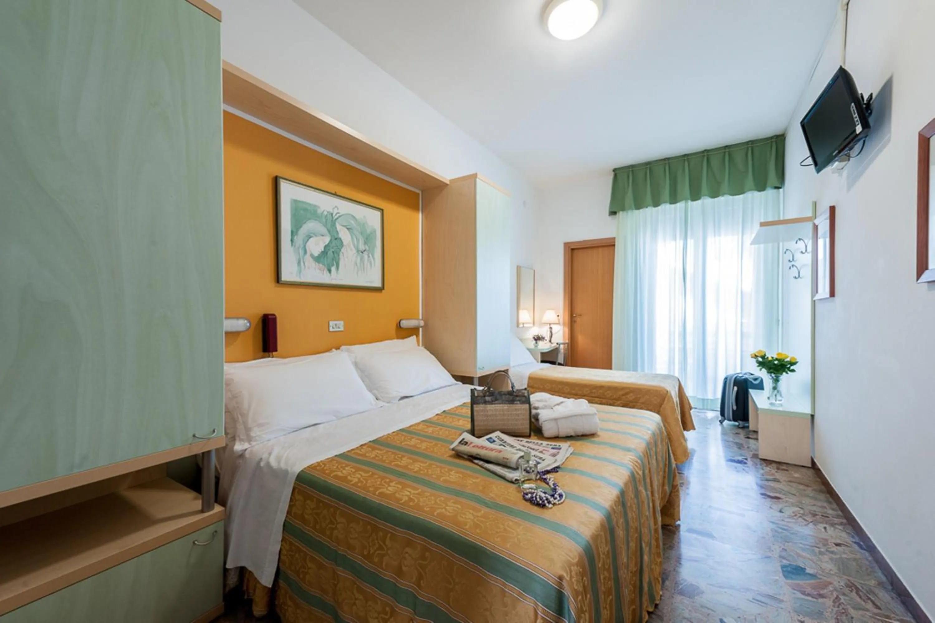 Photo of the whole room, Bed in Hotel Cannes