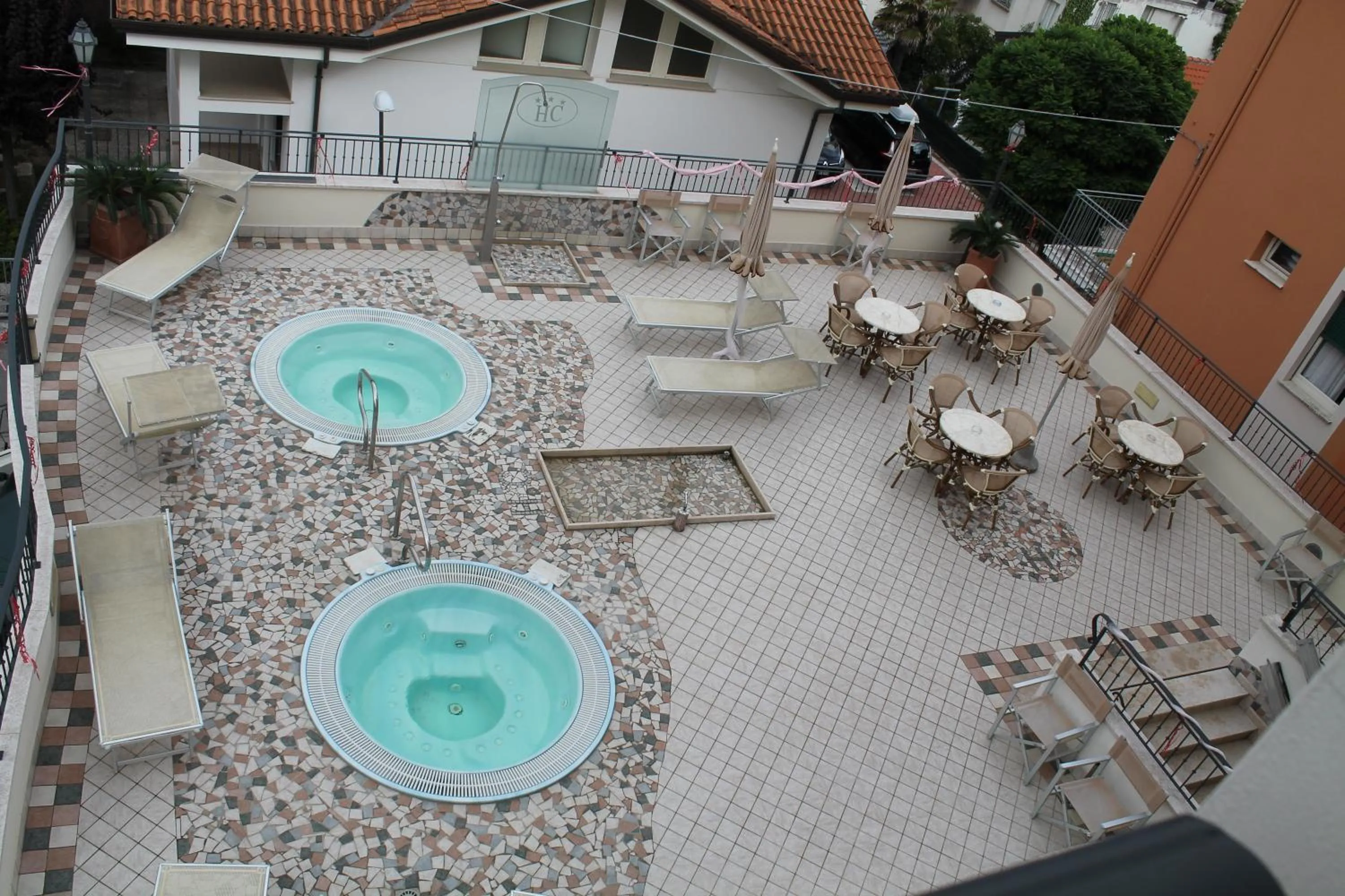 Hot Tub in Hotel Cannes