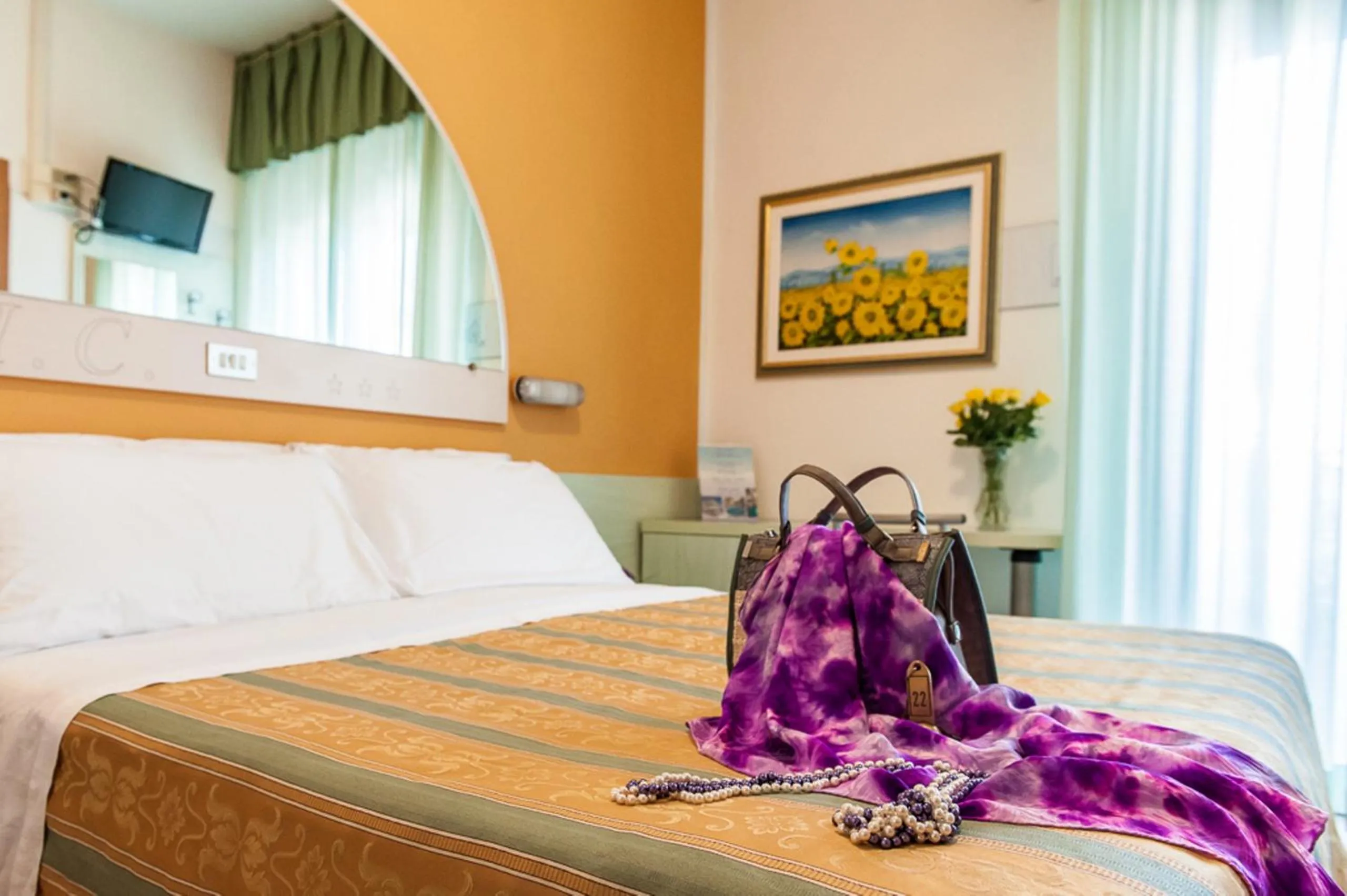 Photo of the whole room, Bed in Hotel Cannes