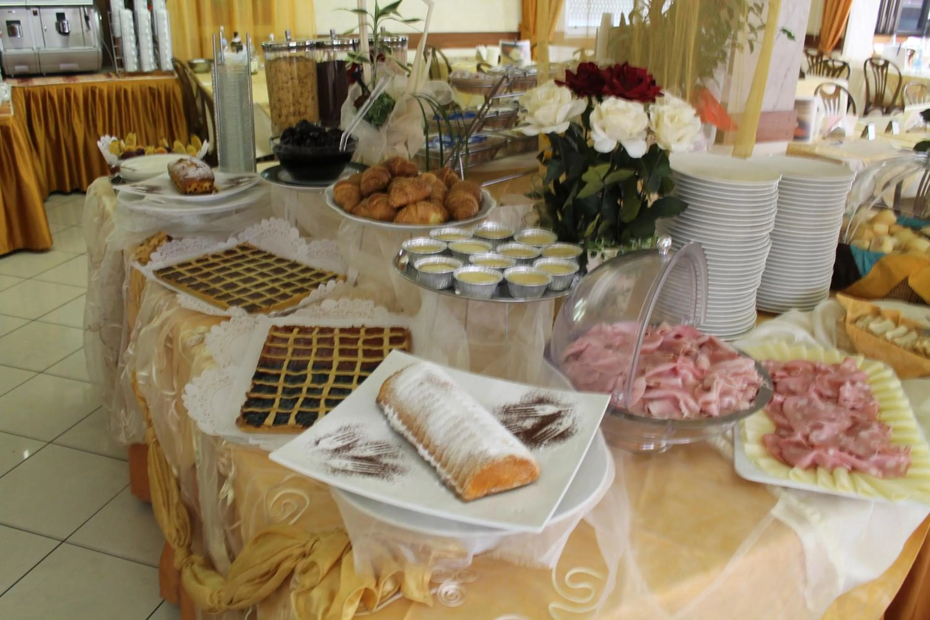 Restaurant/places to eat in Hotel Cannes