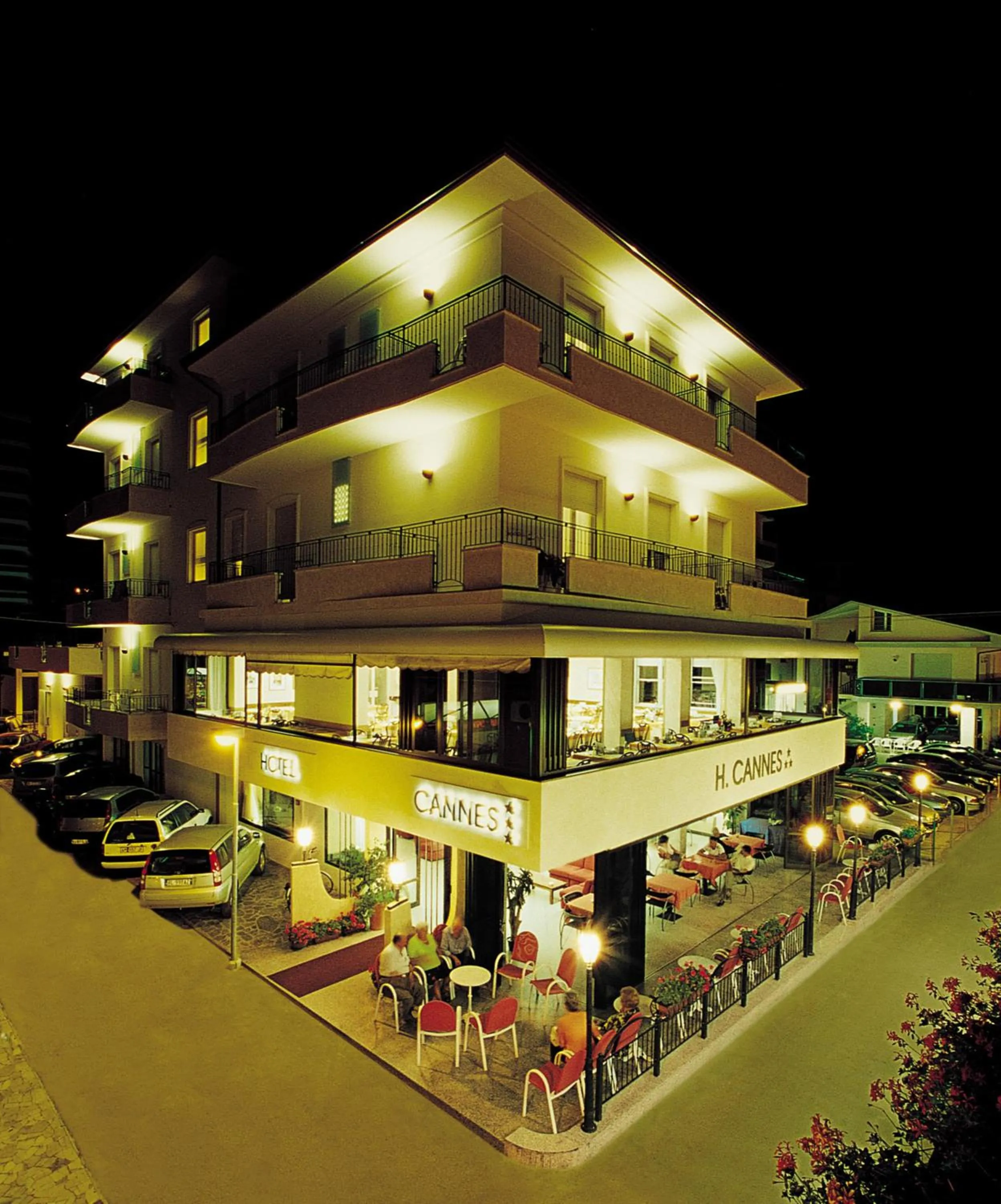 Facade/entrance in Hotel Cannes