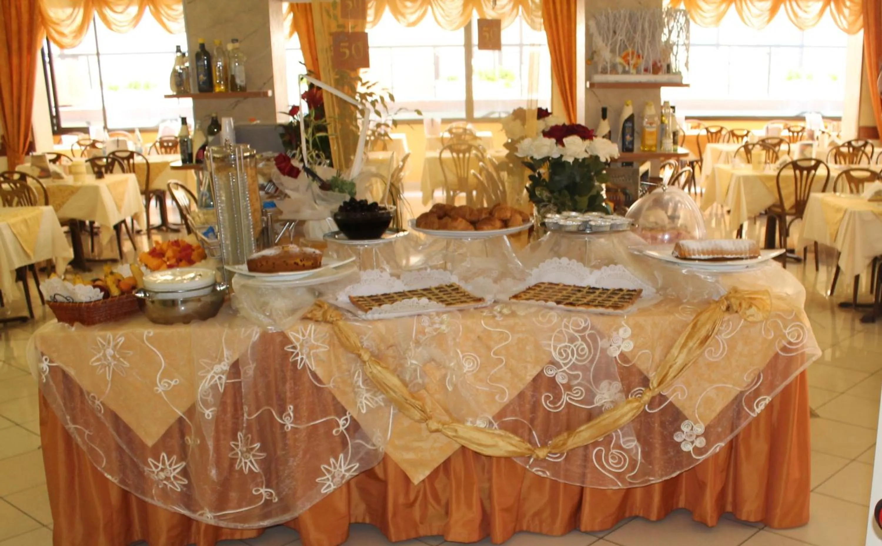 Restaurant/places to eat in Hotel Cannes