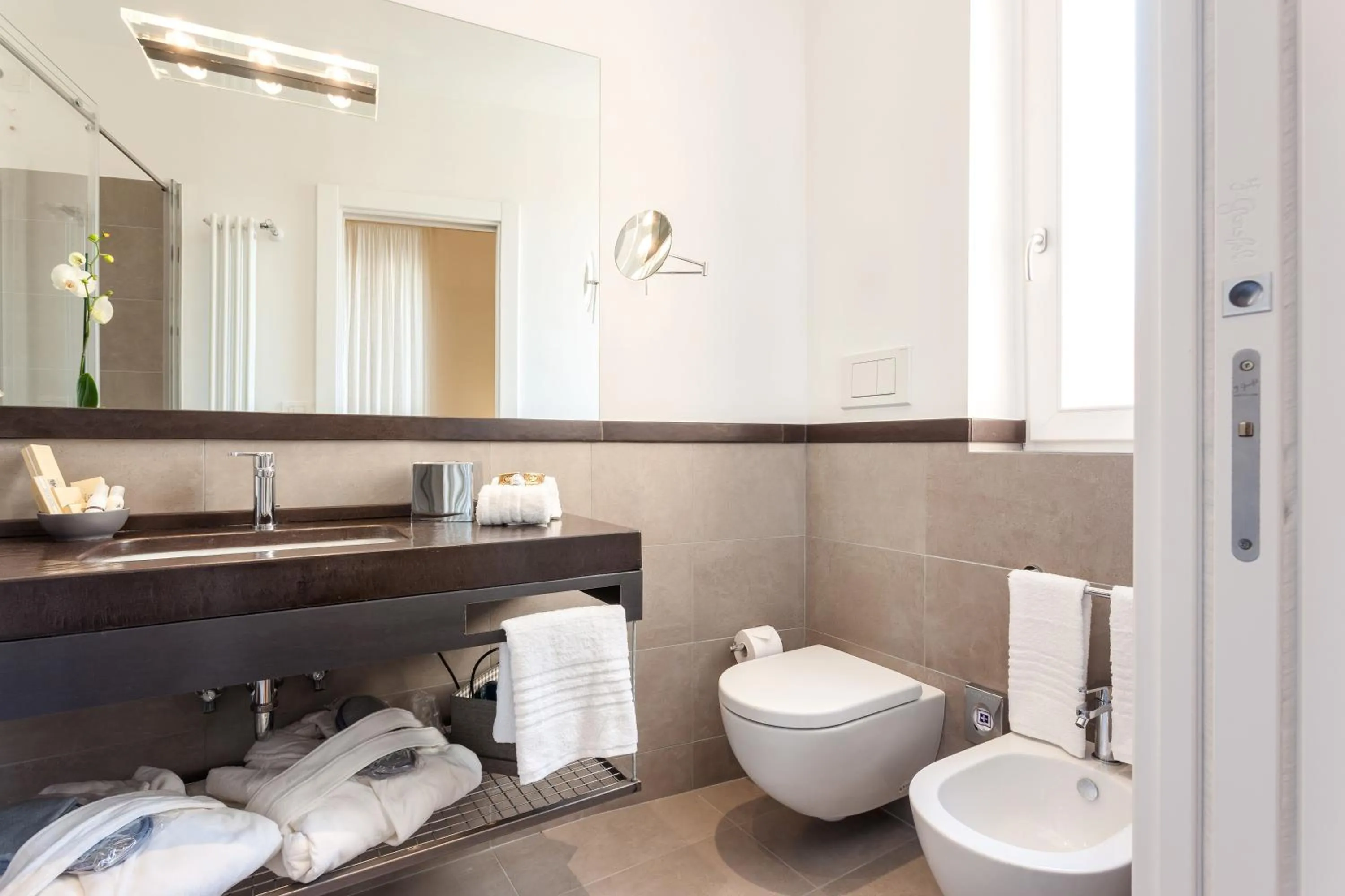 Bathroom in 504 Corso Suites